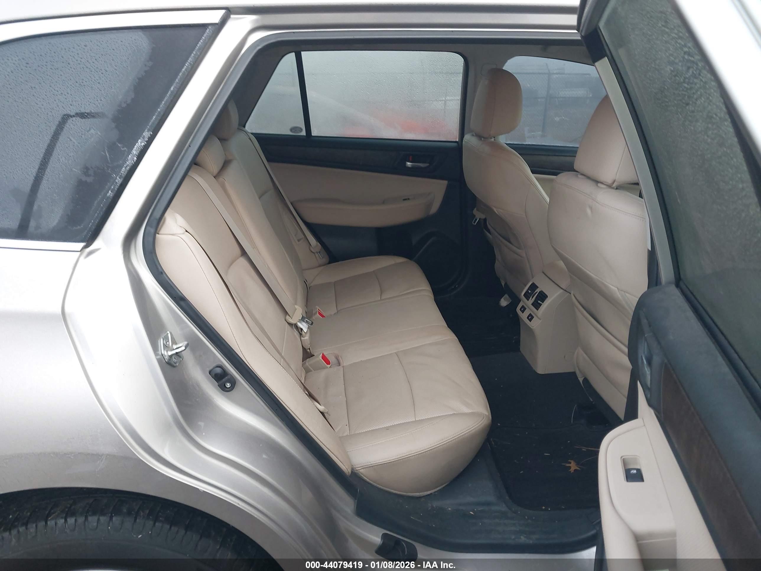 SUBARU OUTBACK image 8