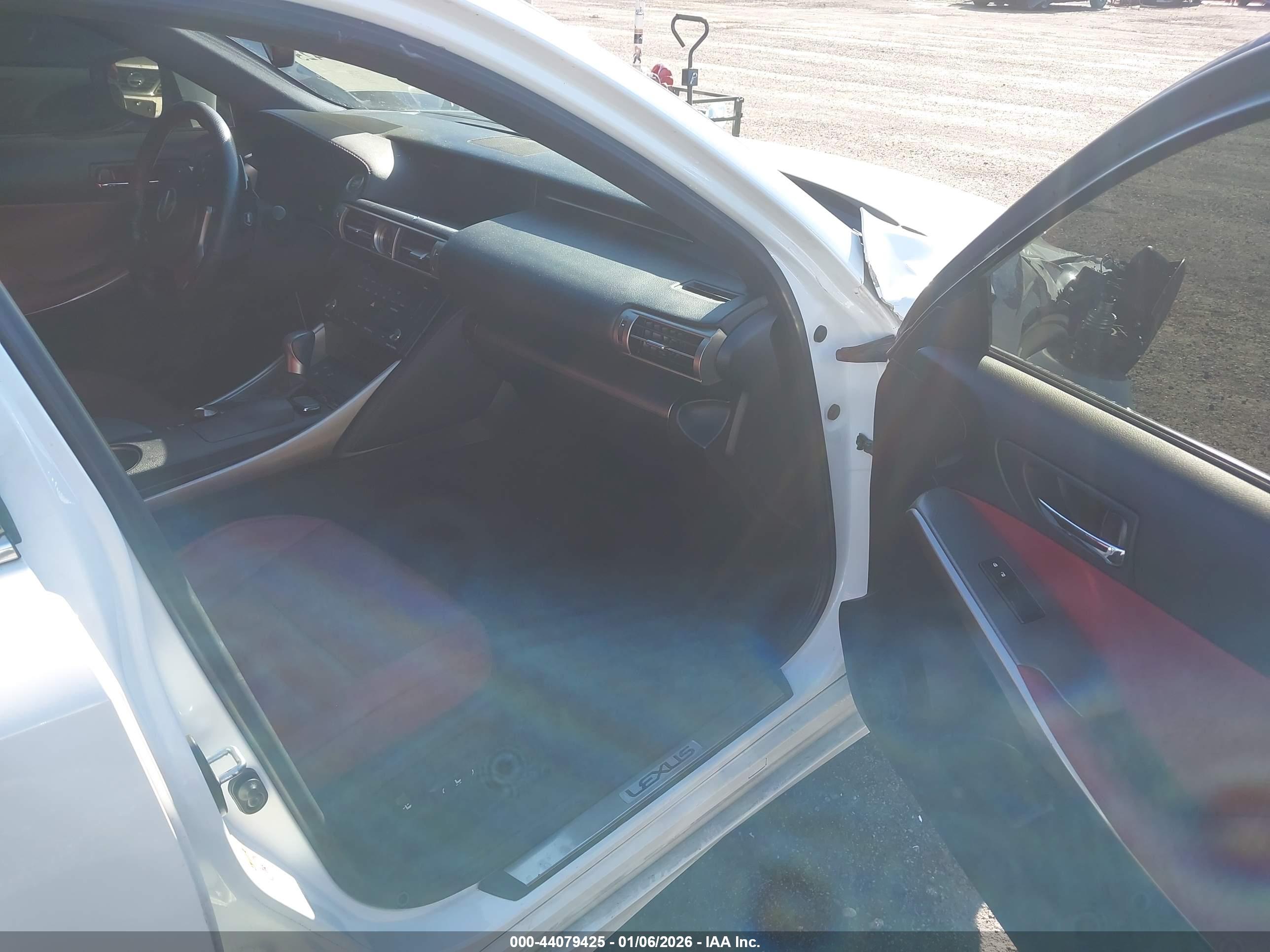 LEXUS IS image 5