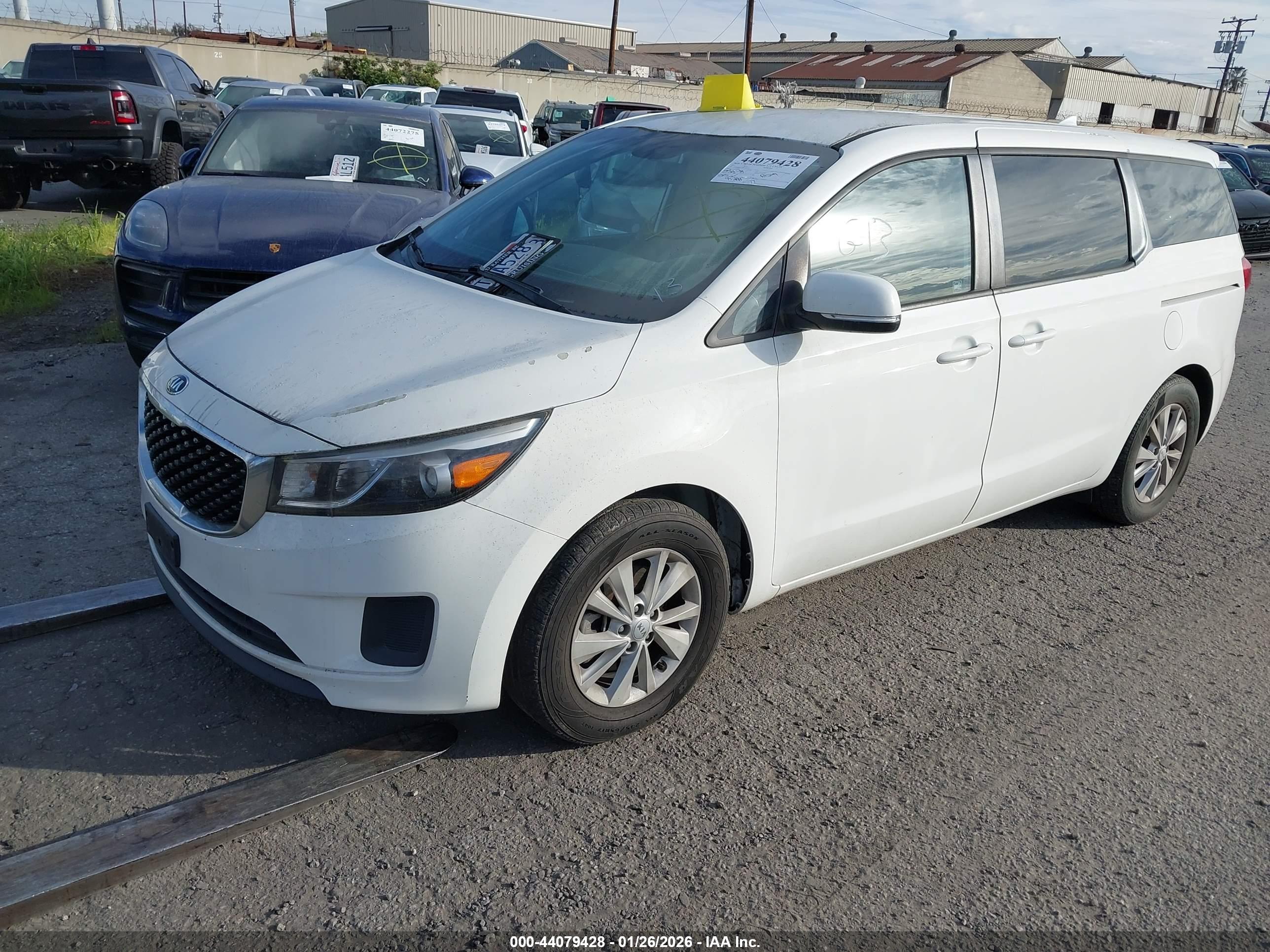 KIA SEDONA image 2