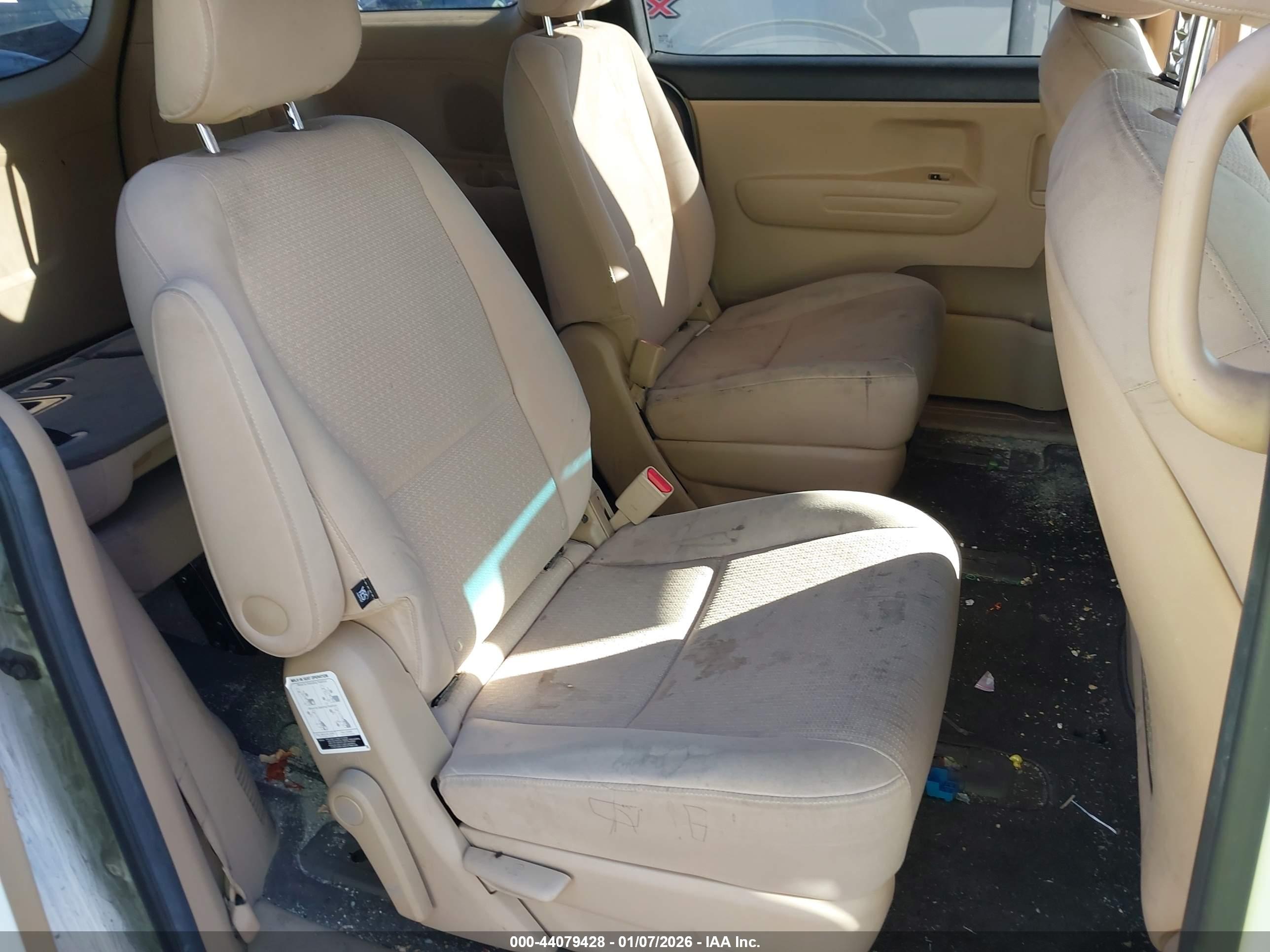KIA SEDONA image 8