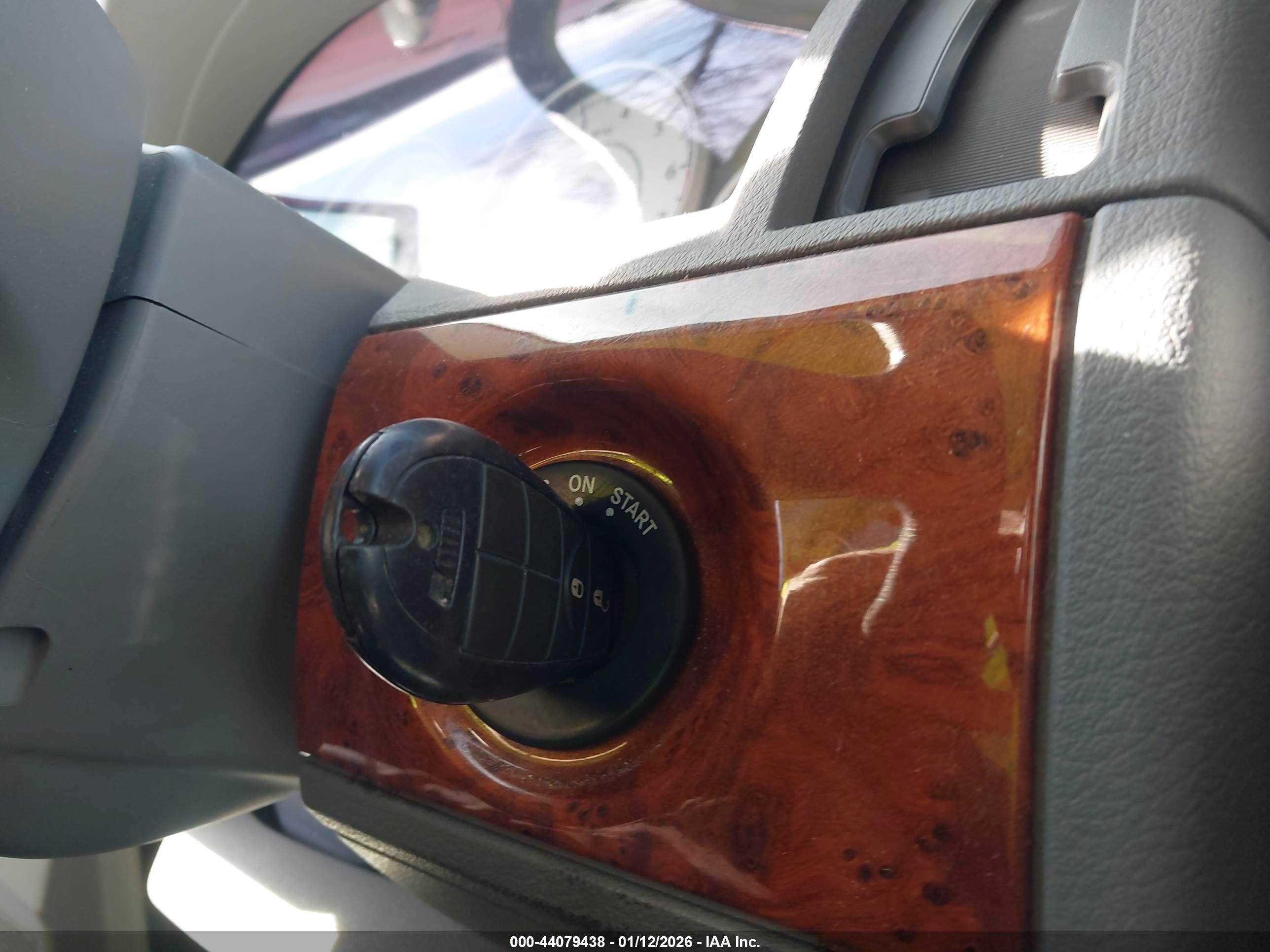 CHRYSLER TOWN image 11