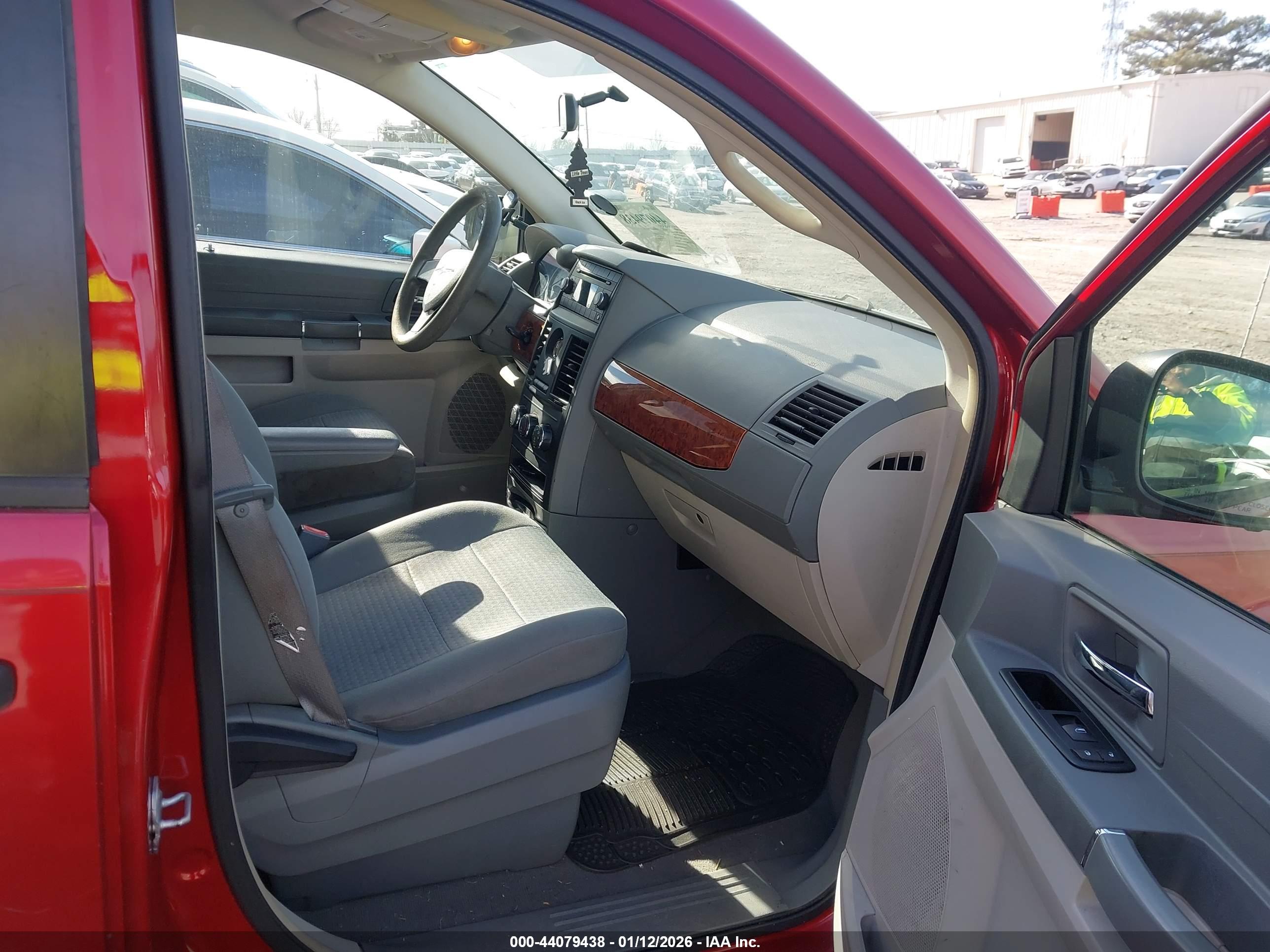CHRYSLER TOWN image 5