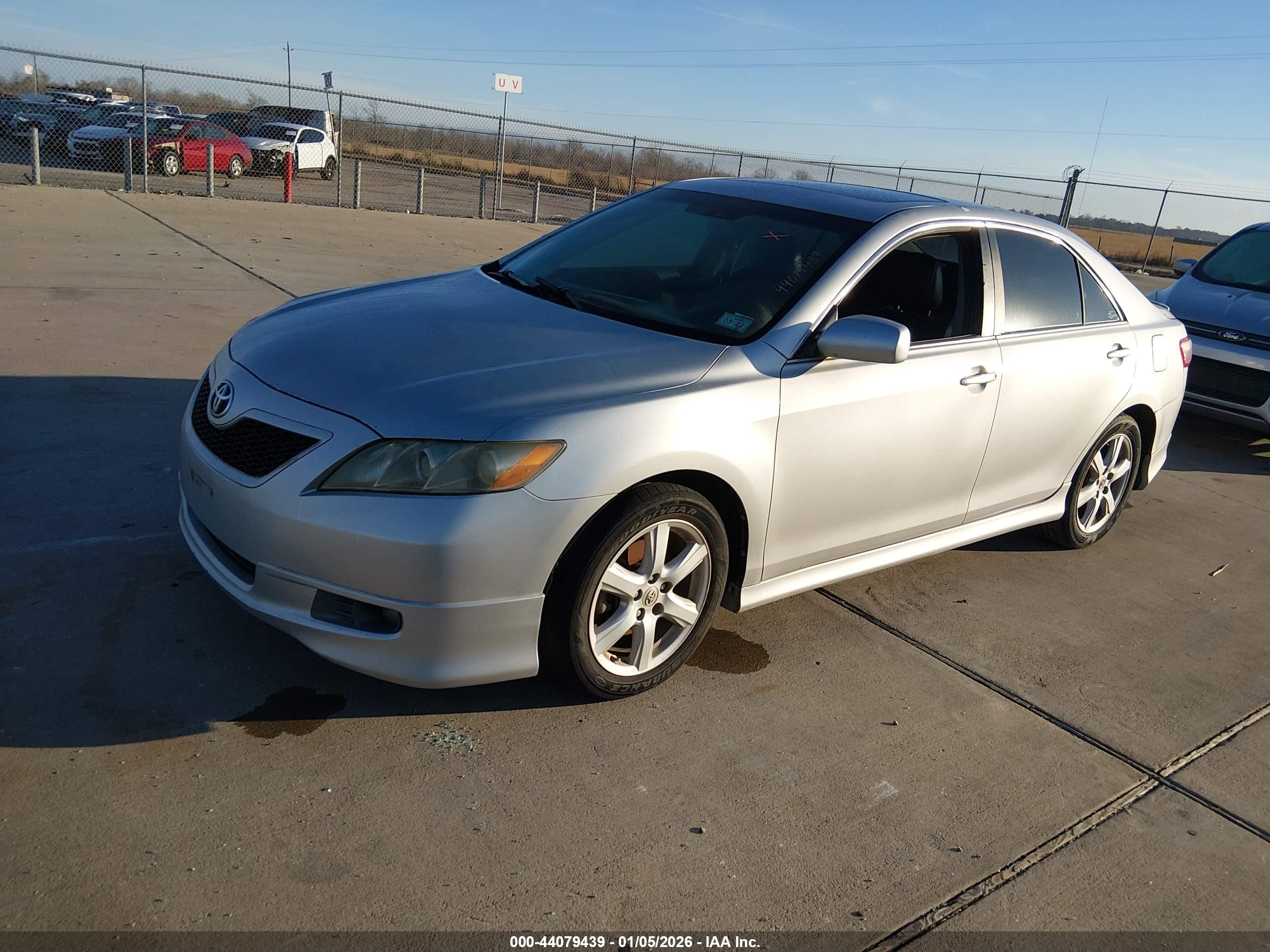 TOYOTA CAMRY image 2