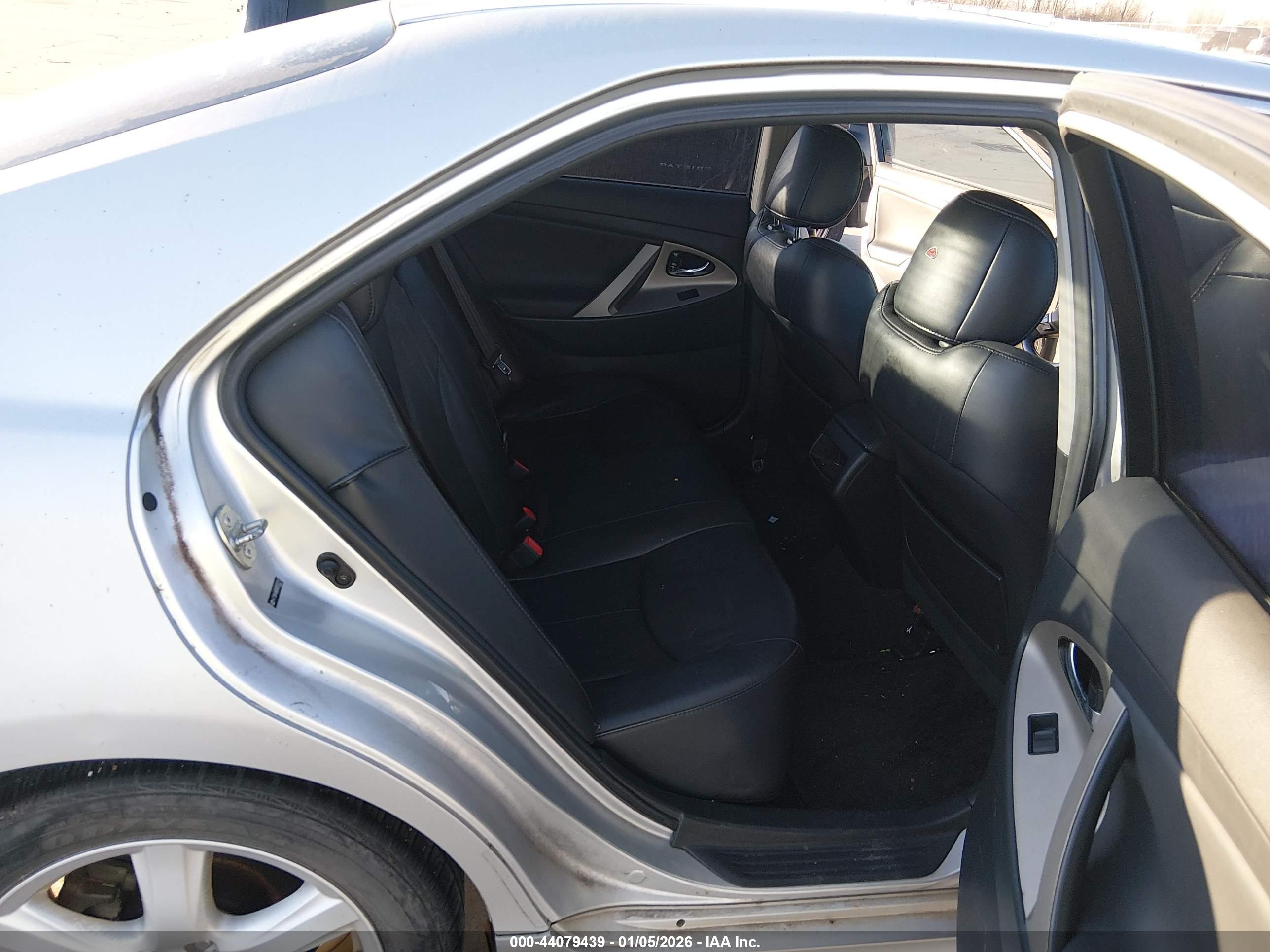 TOYOTA CAMRY image 8