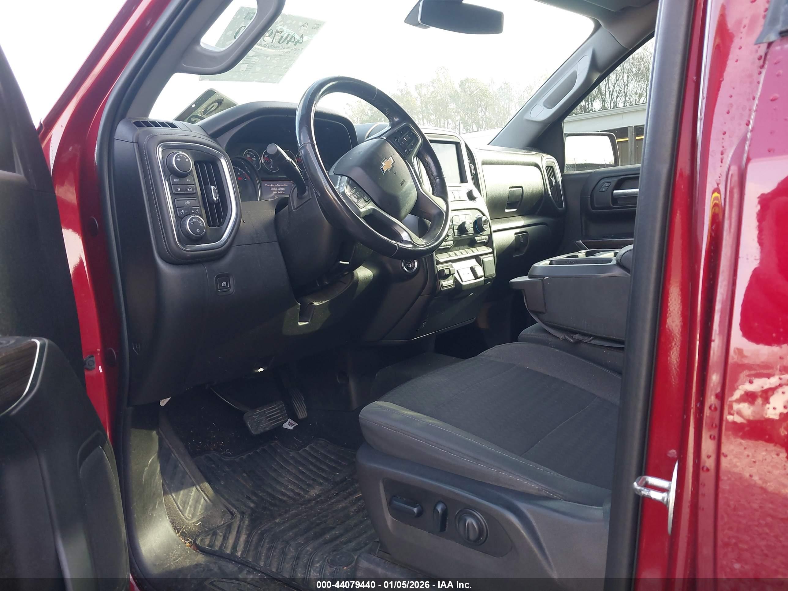 CHEVROLET SILVERADO image 5