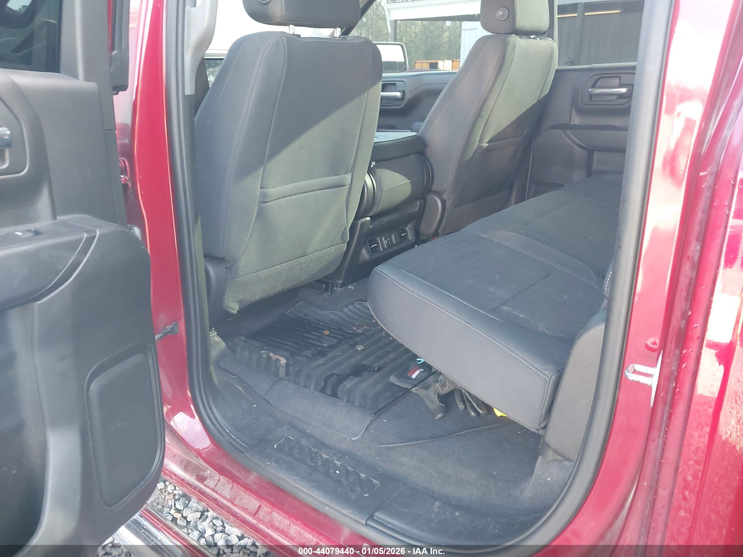 CHEVROLET SILVERADO image 8