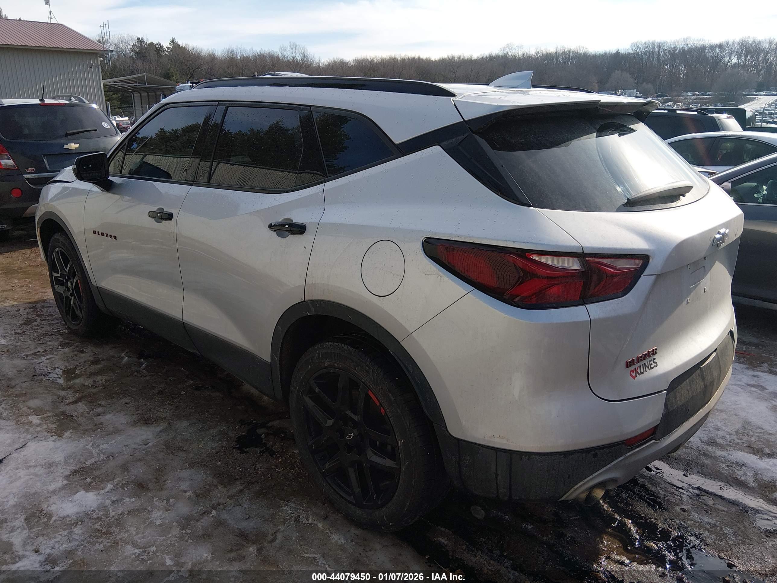 CHEVROLET BLAZER image 3