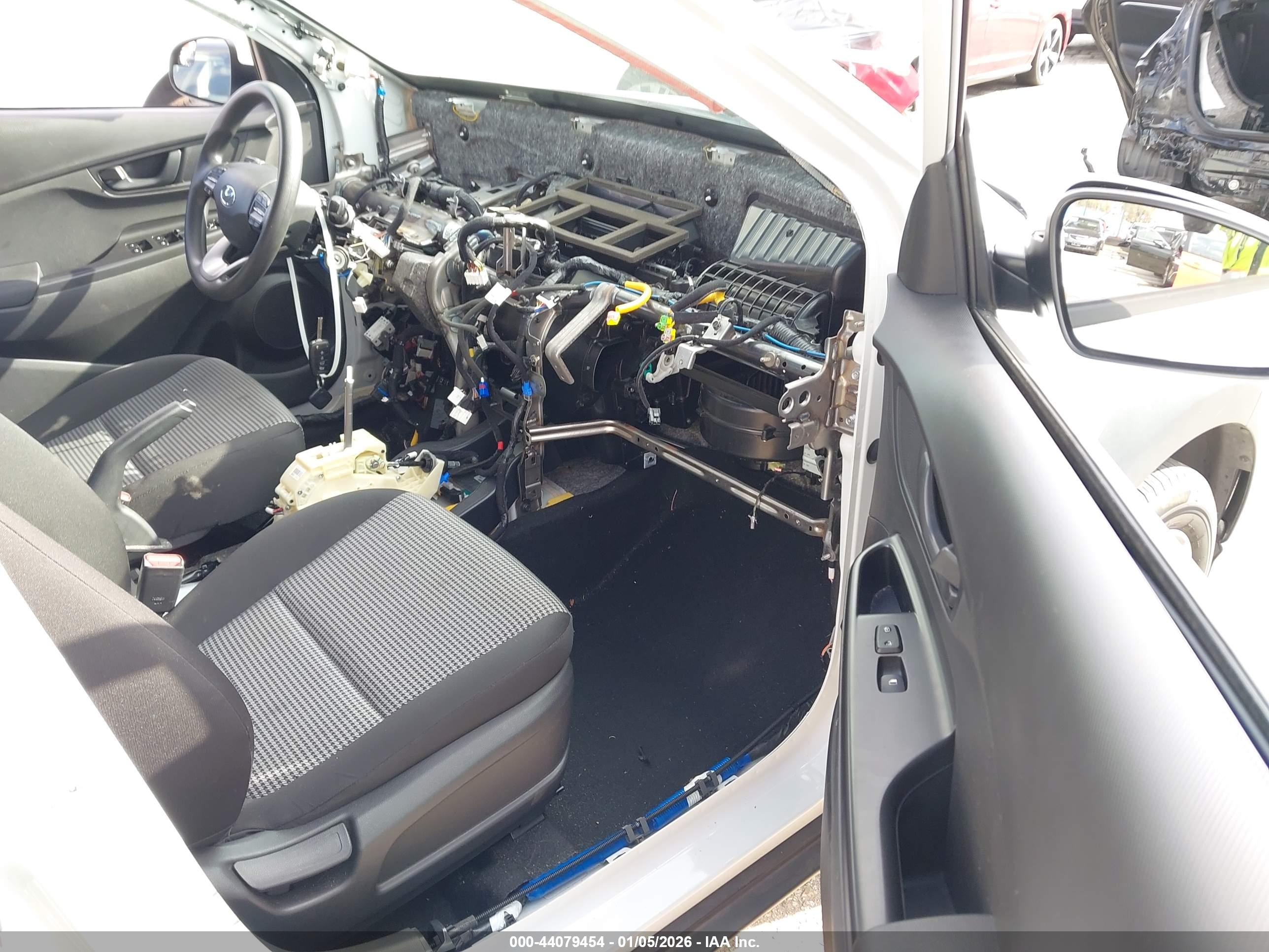 HYUNDAI KONA image 5
