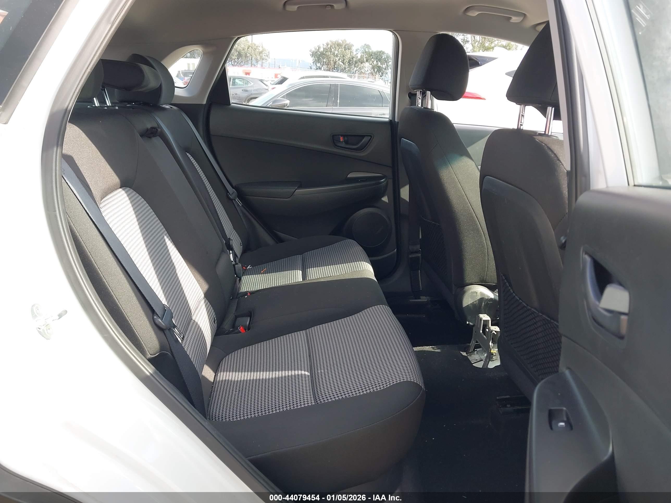 HYUNDAI KONA image 8