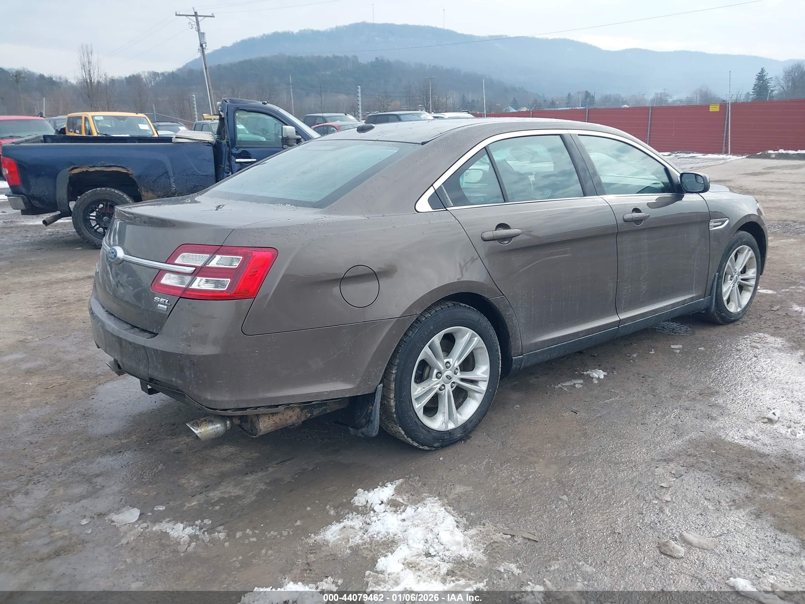 FORD TAURUS image 4