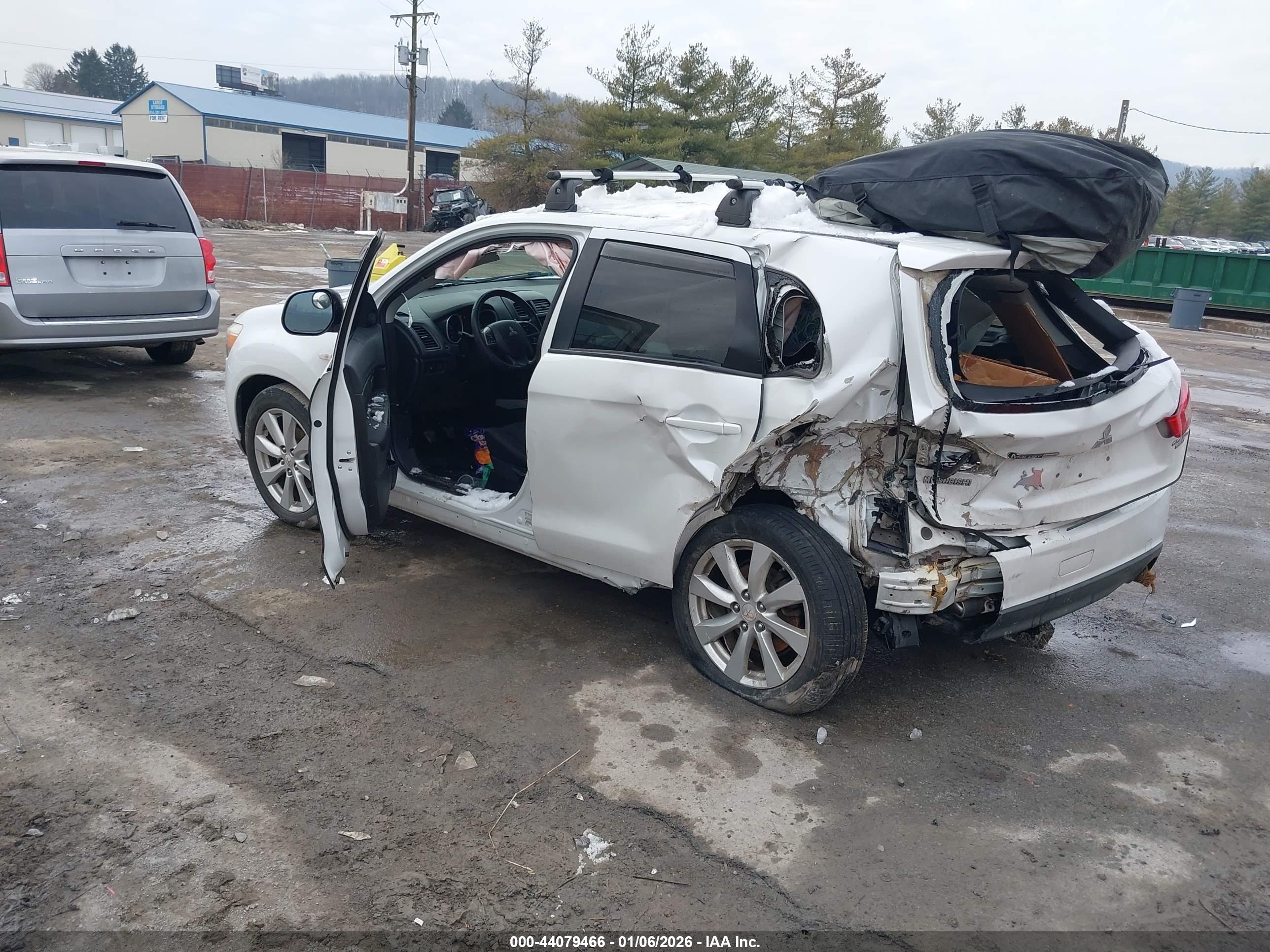MITSUBISHI OUTLANDER image 3