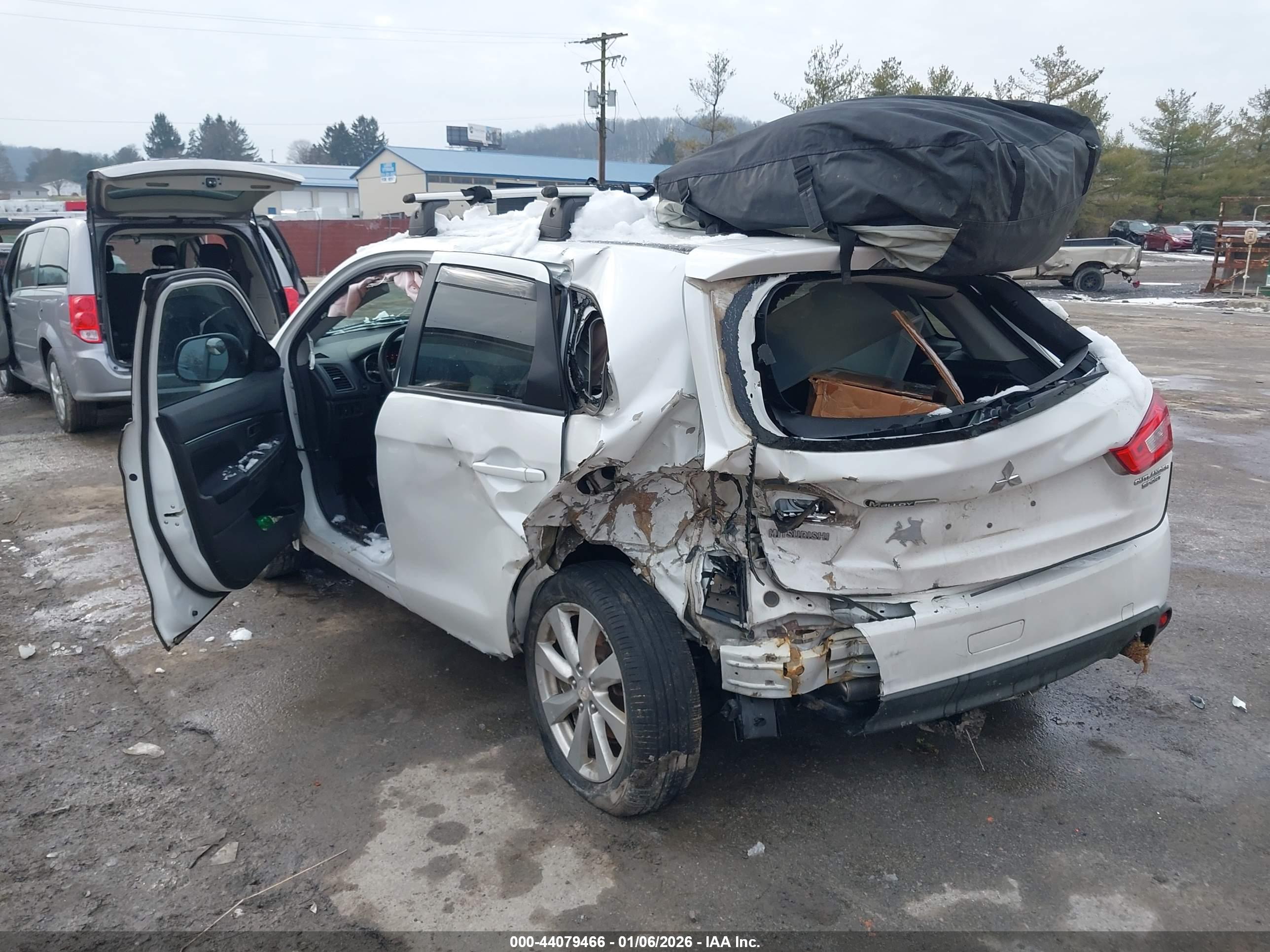 MITSUBISHI OUTLANDER image 6