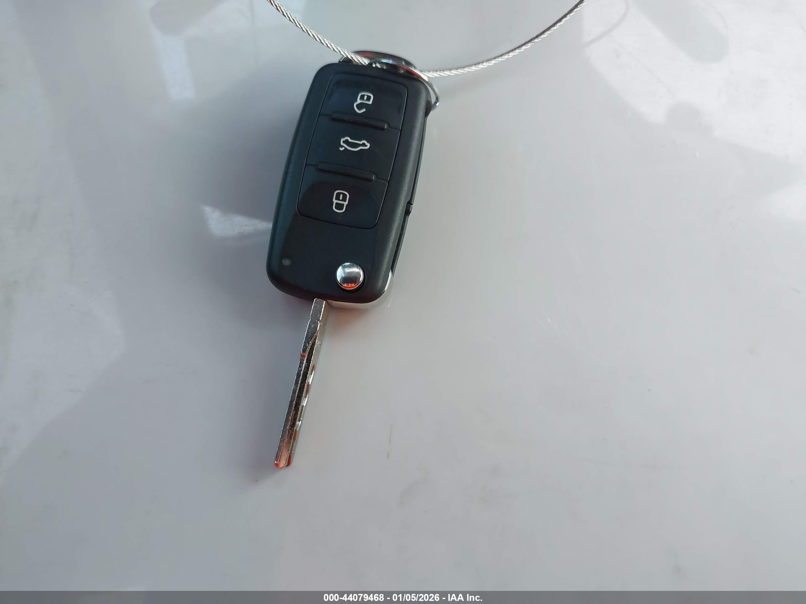 VOLKSWAGEN TIGUAN image 11