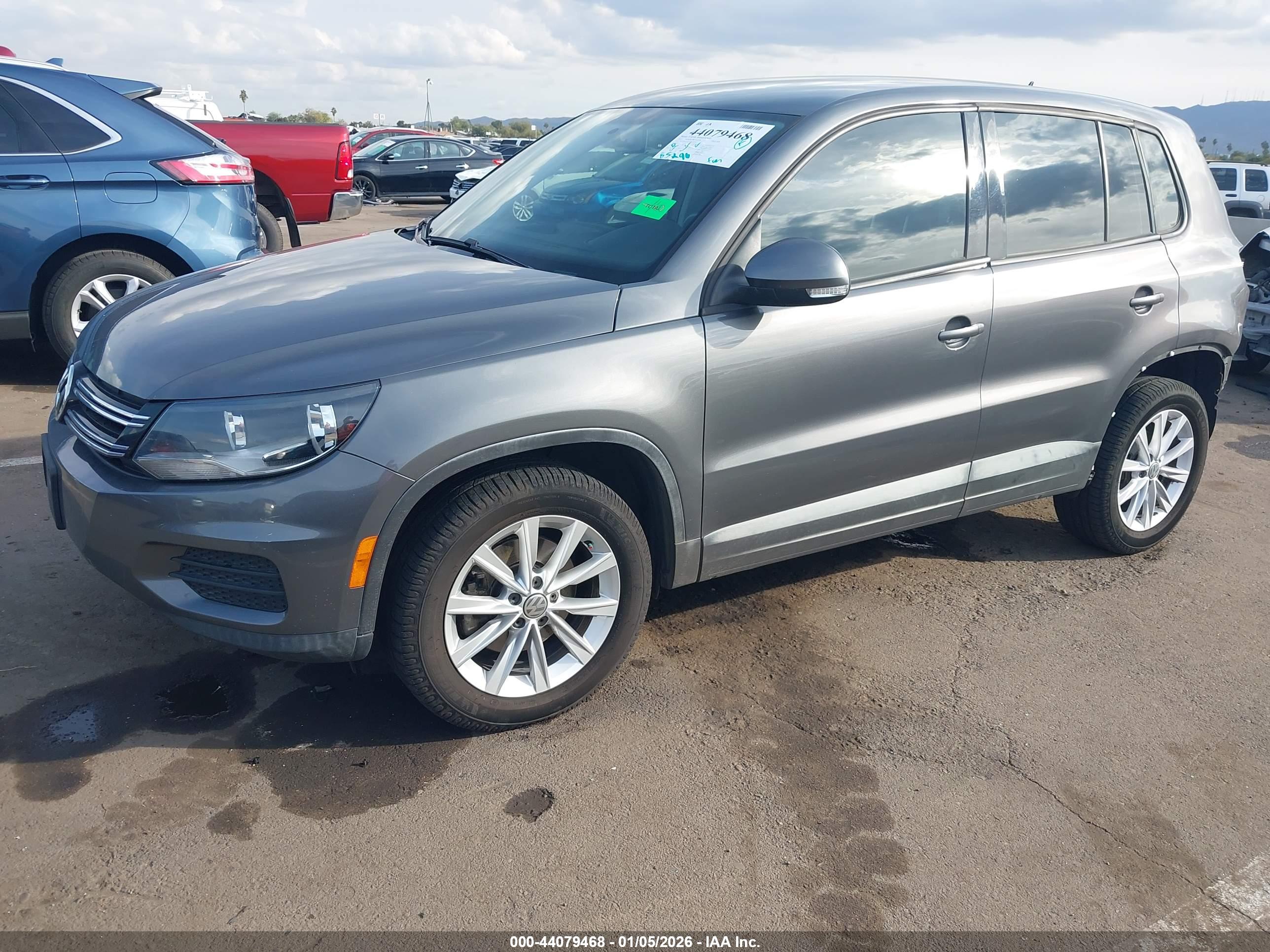 VOLKSWAGEN TIGUAN image 2