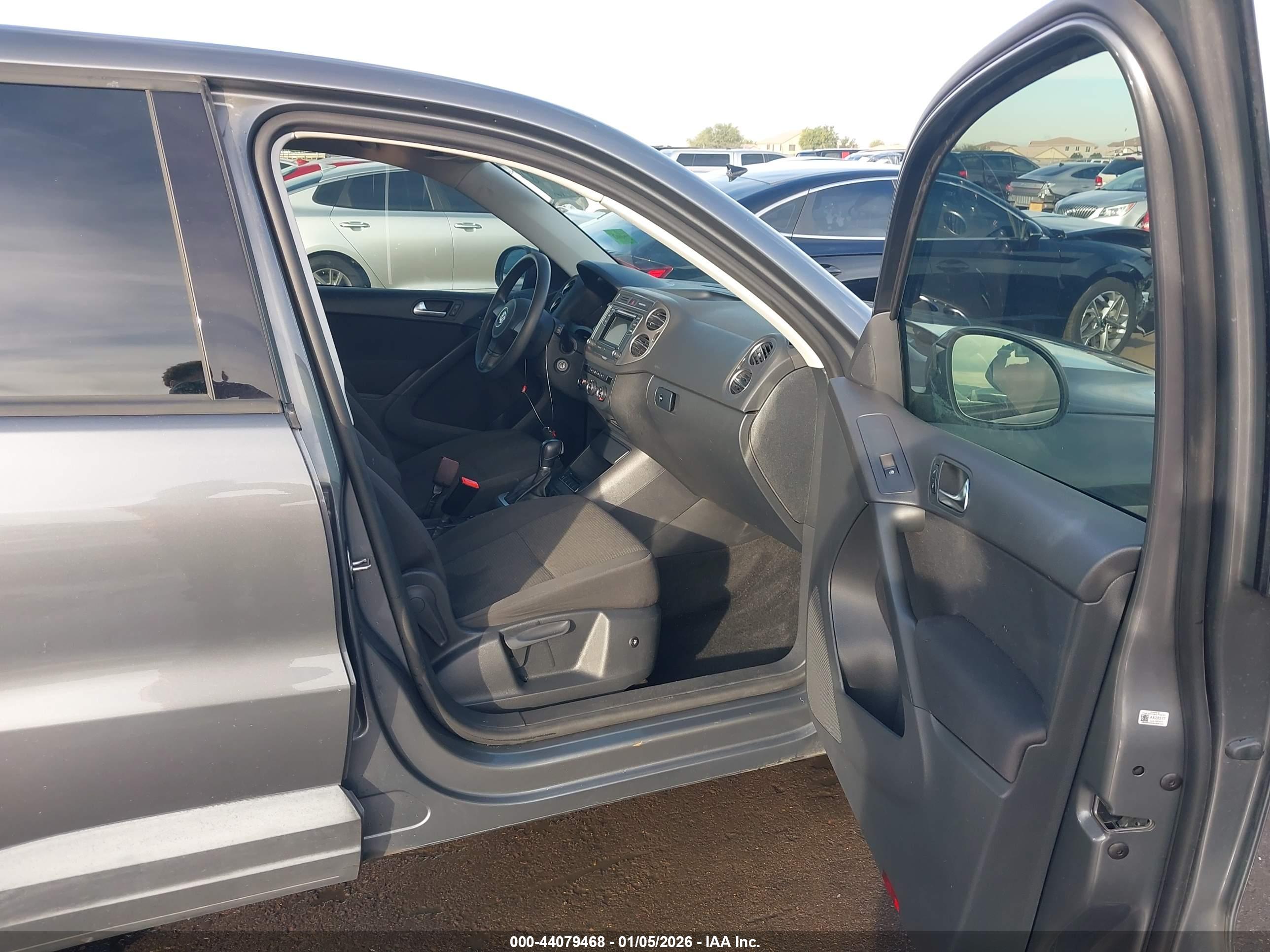 VOLKSWAGEN TIGUAN image 5