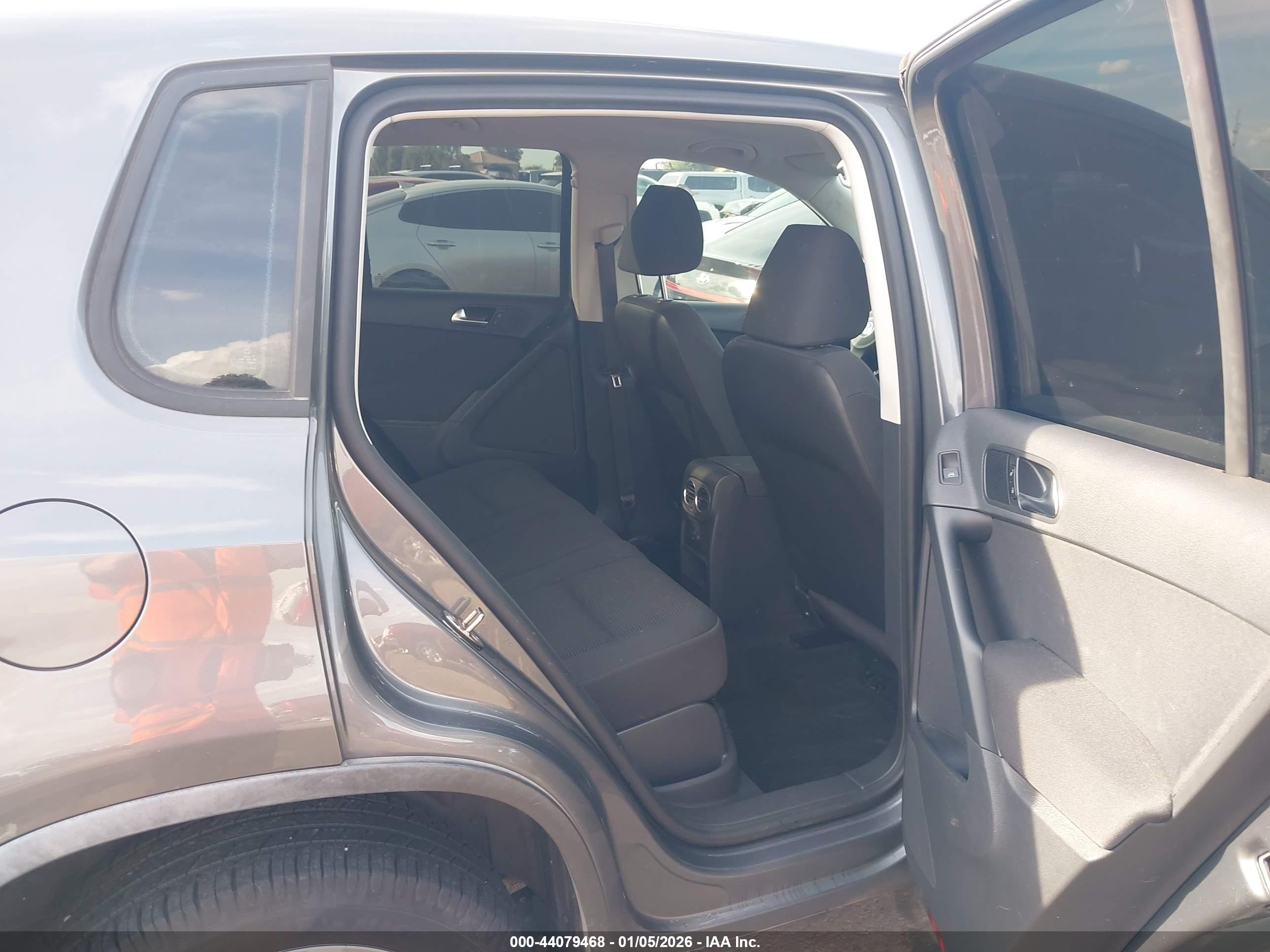 VOLKSWAGEN TIGUAN image 8