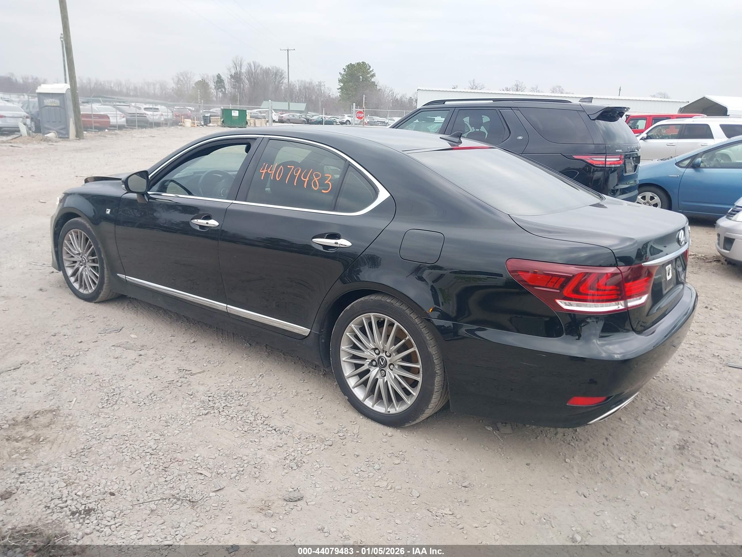 LEXUS LS image 3