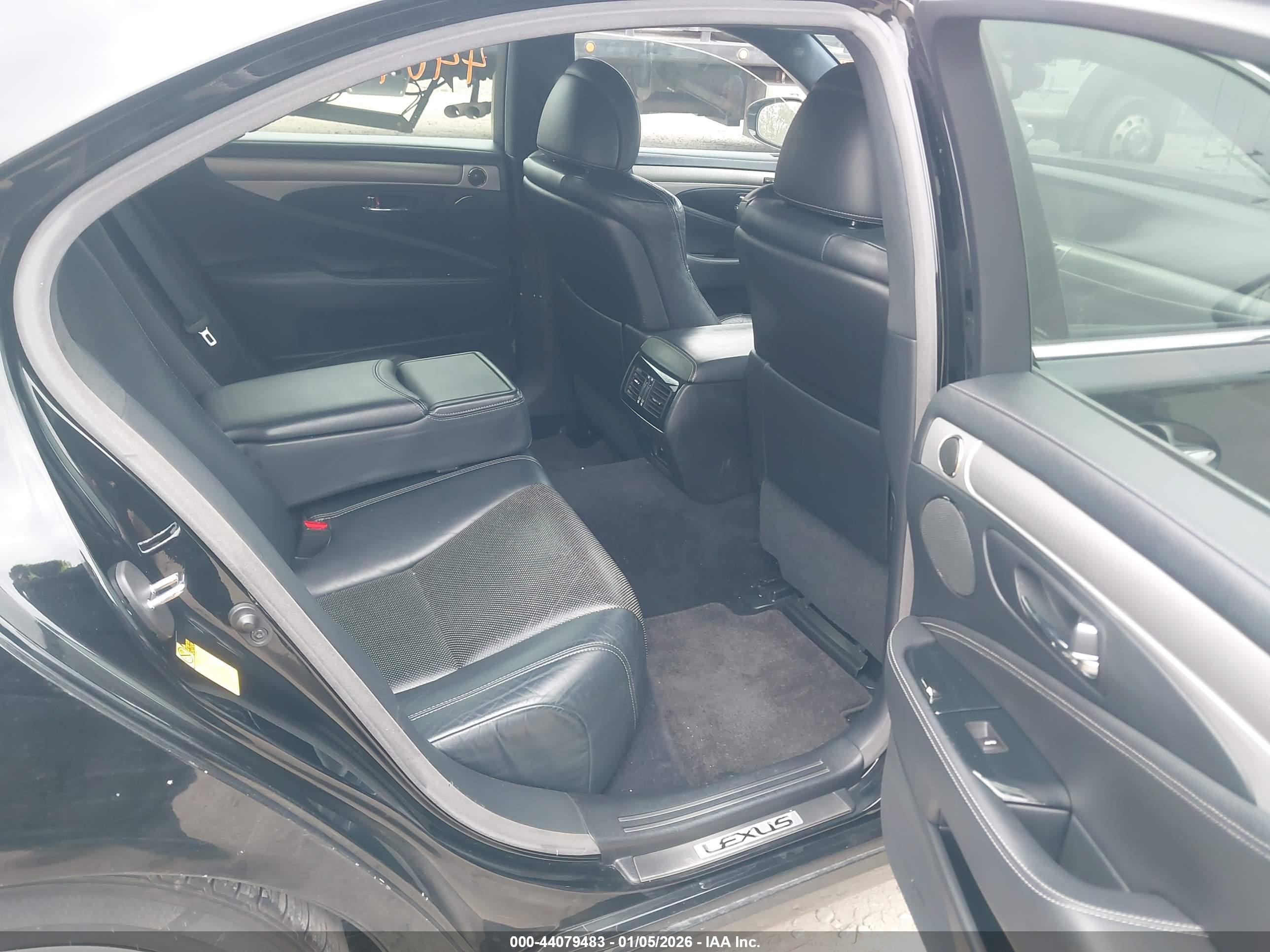 LEXUS LS image 8