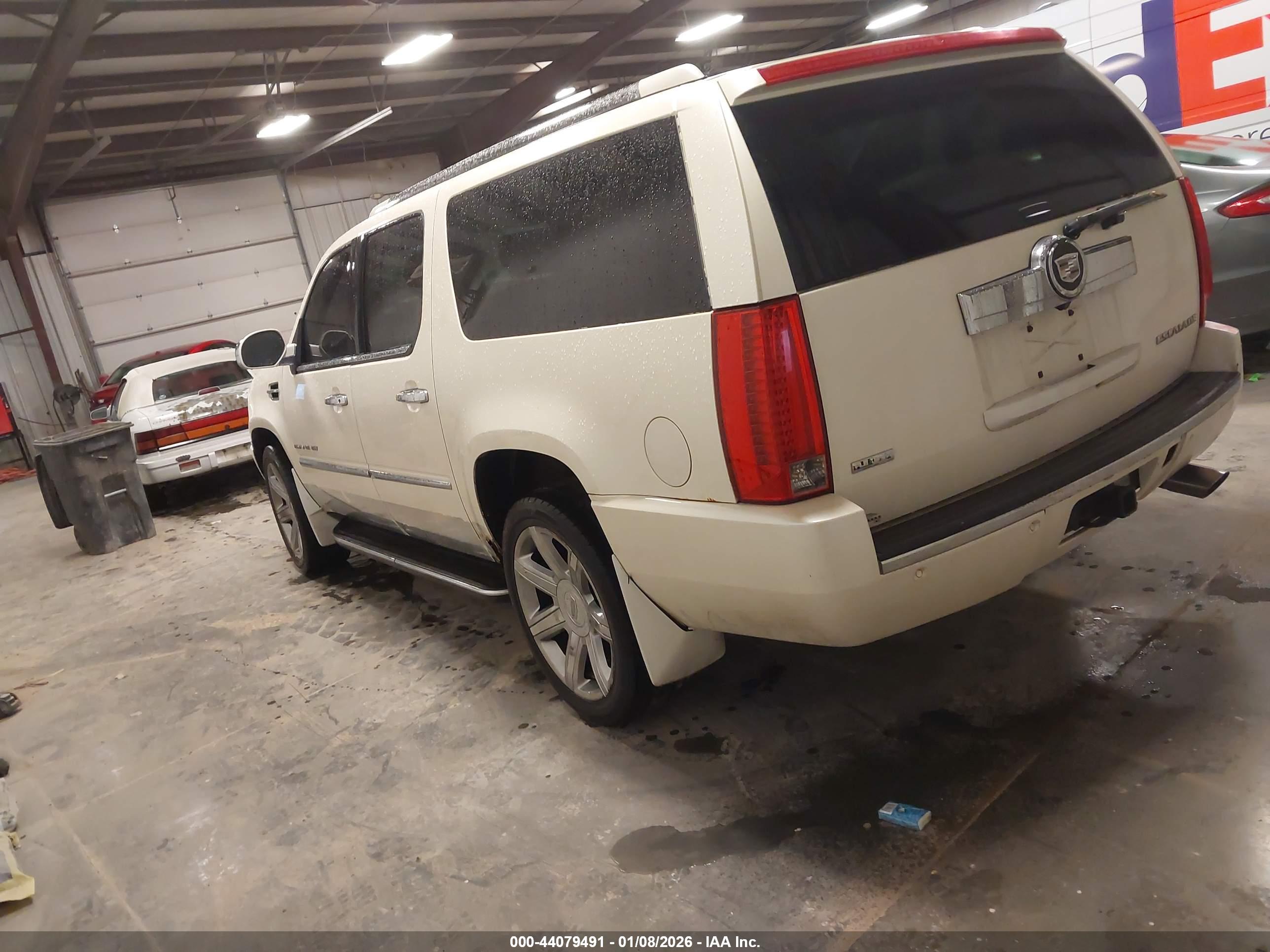 CADILLAC ESCALADE image 3