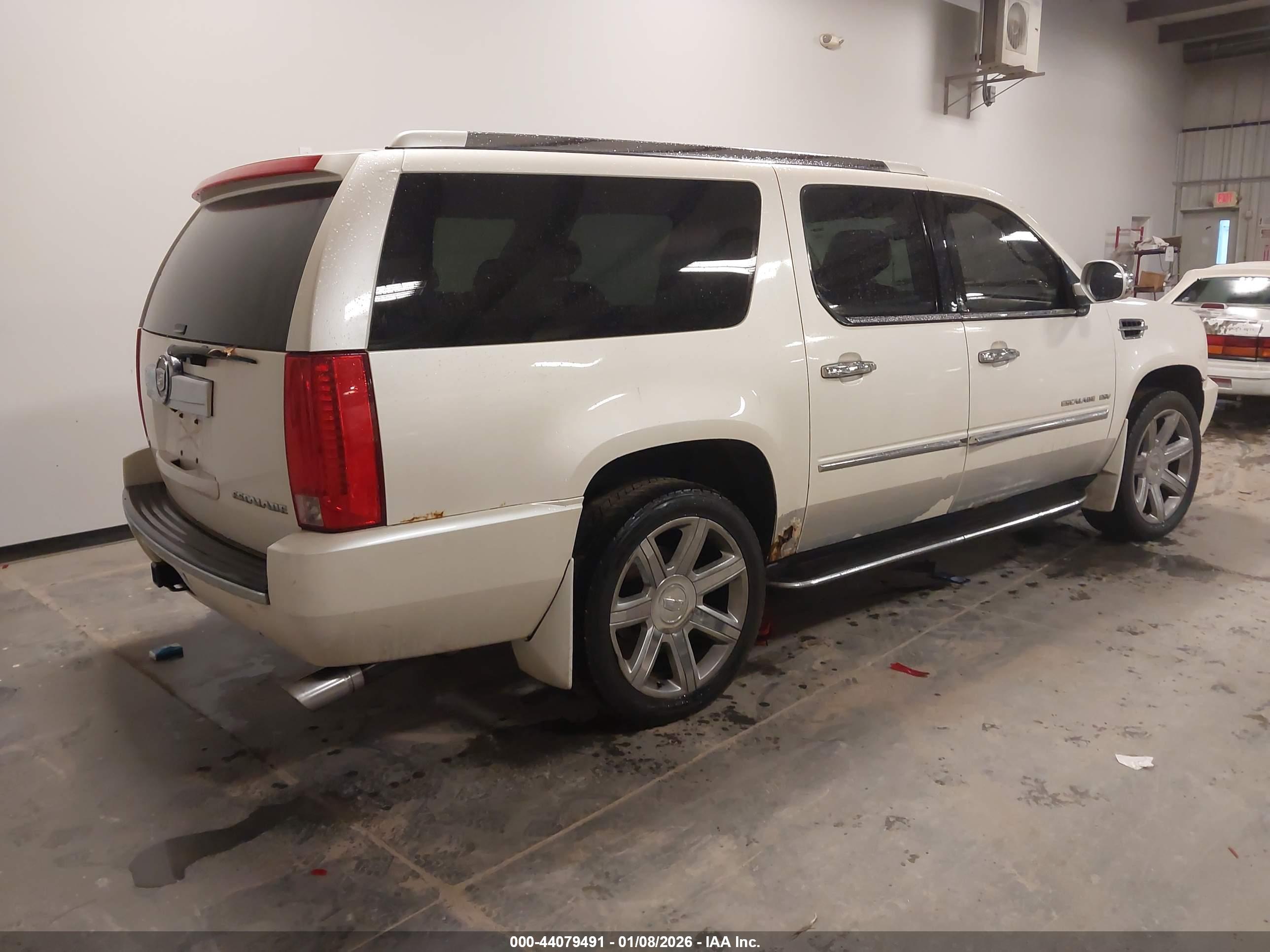 CADILLAC ESCALADE image 4