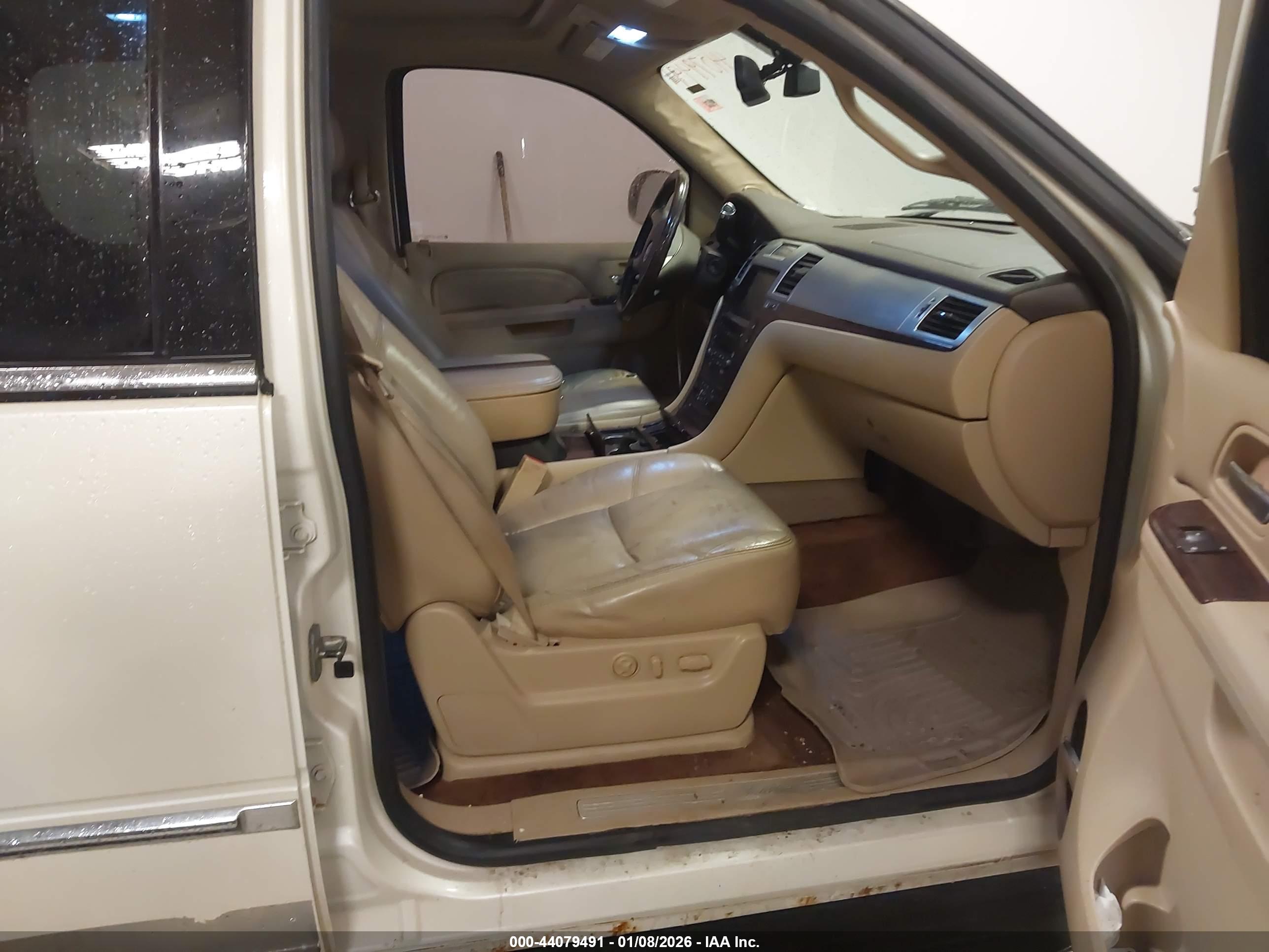 CADILLAC ESCALADE image 5