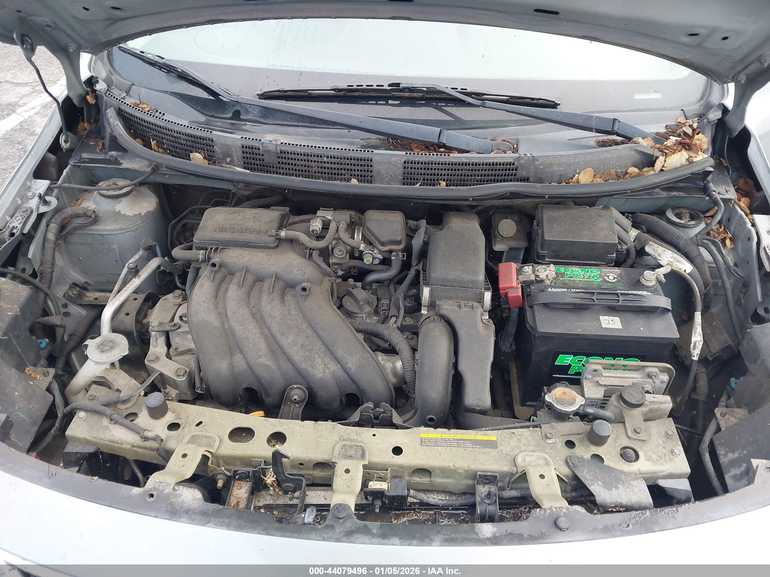 NISSAN VERSA image 10