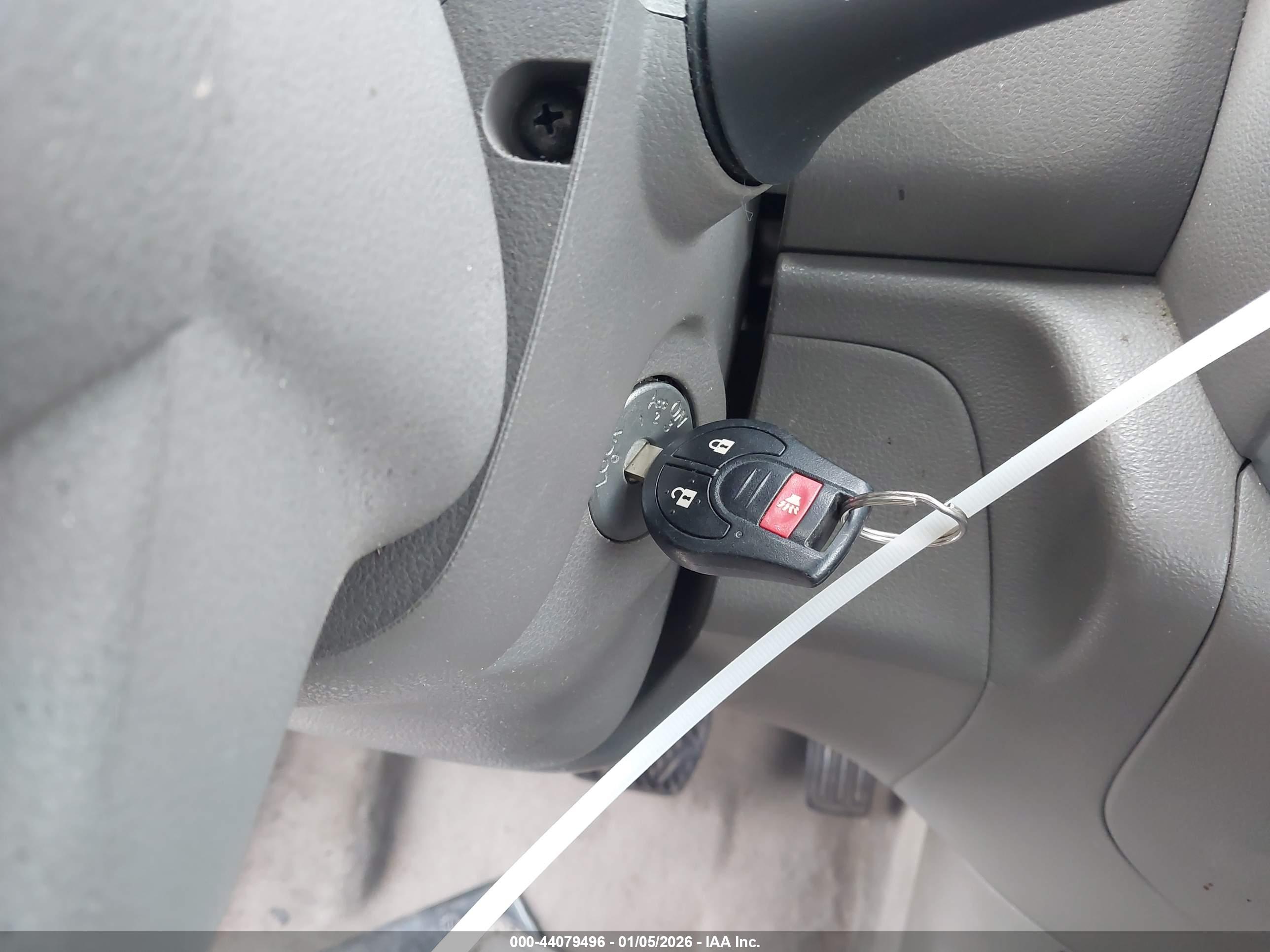 NISSAN VERSA image 11