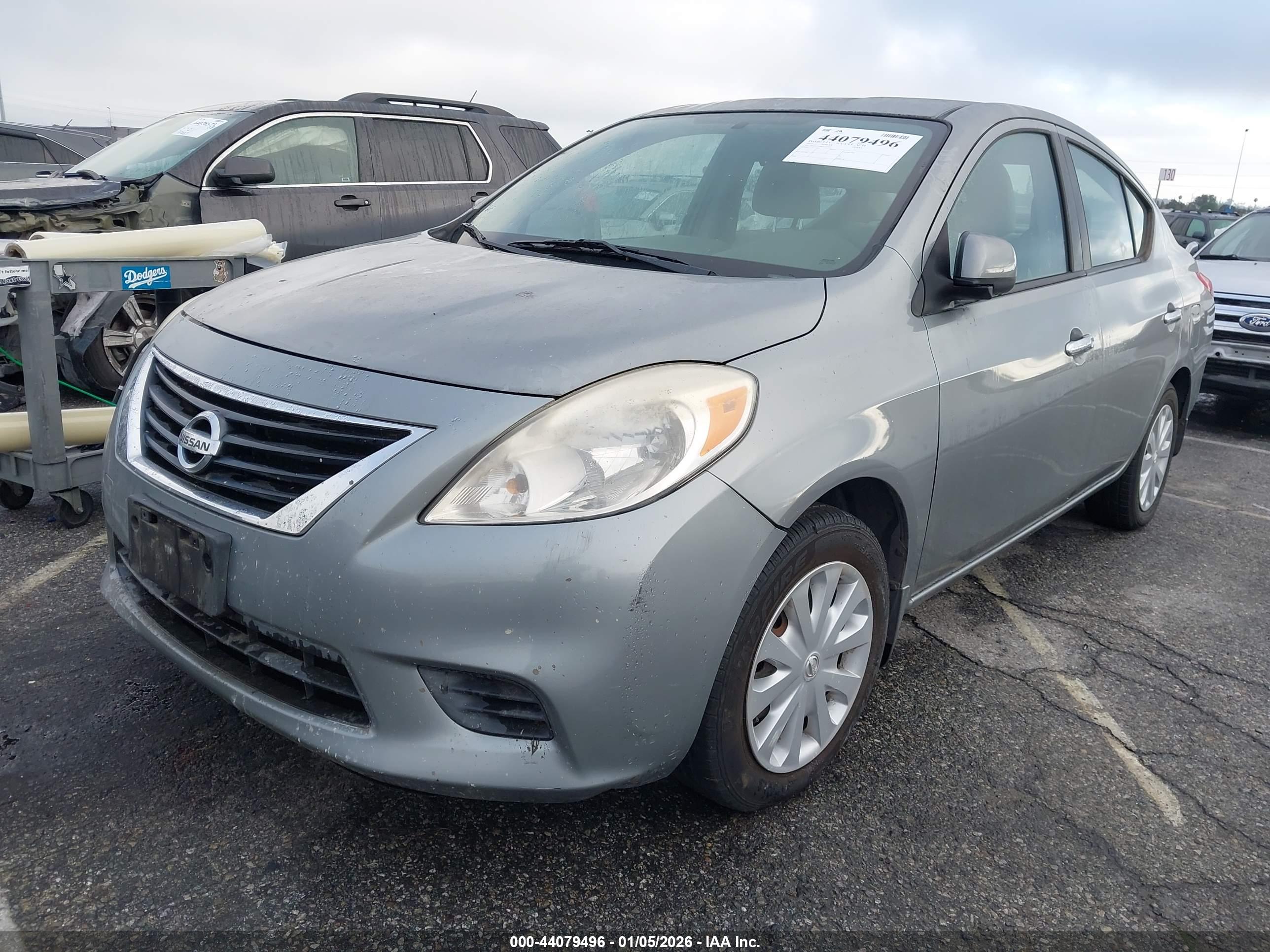 NISSAN VERSA image 2