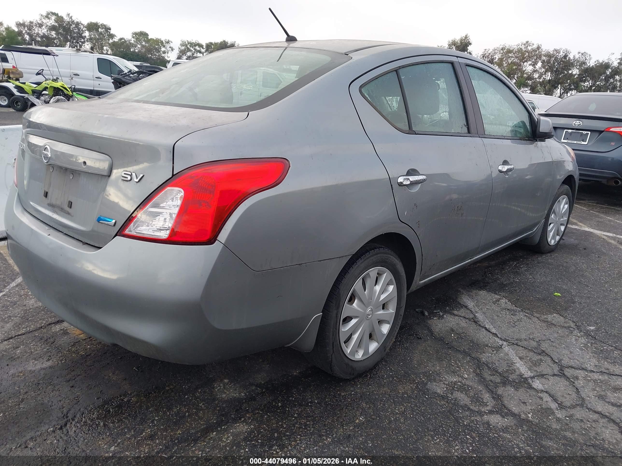 NISSAN VERSA image 4