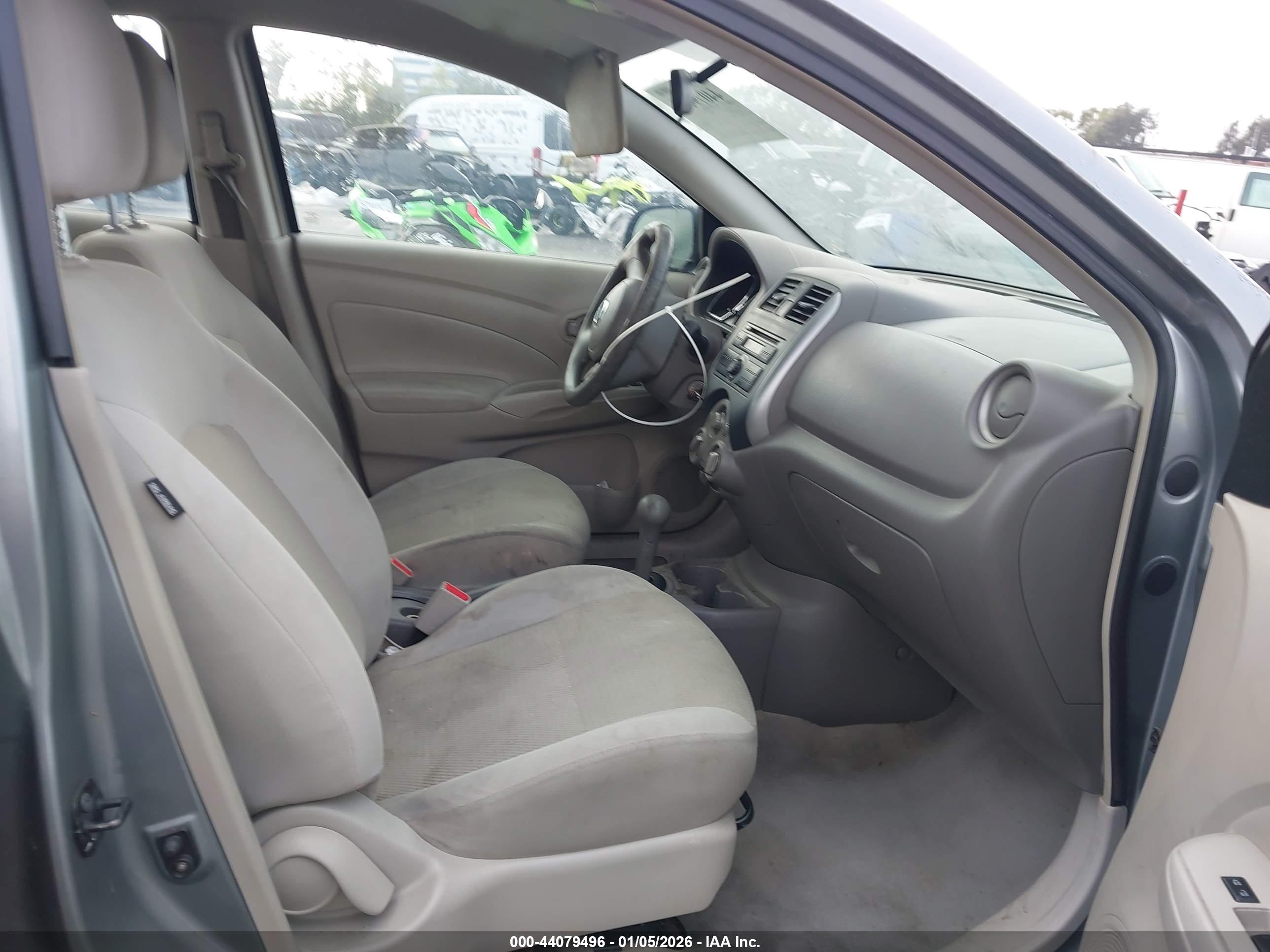 NISSAN VERSA image 5