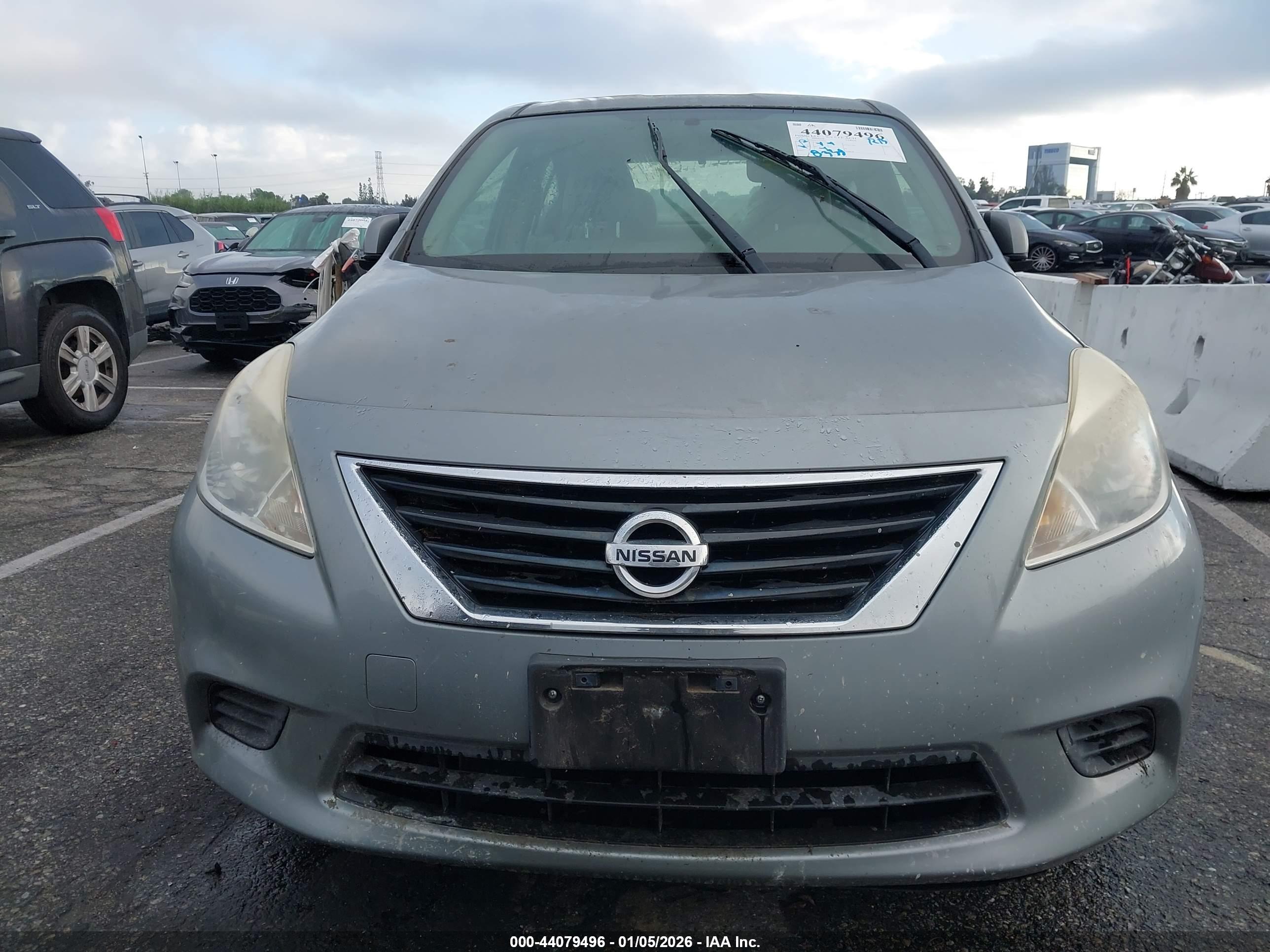NISSAN VERSA image 6