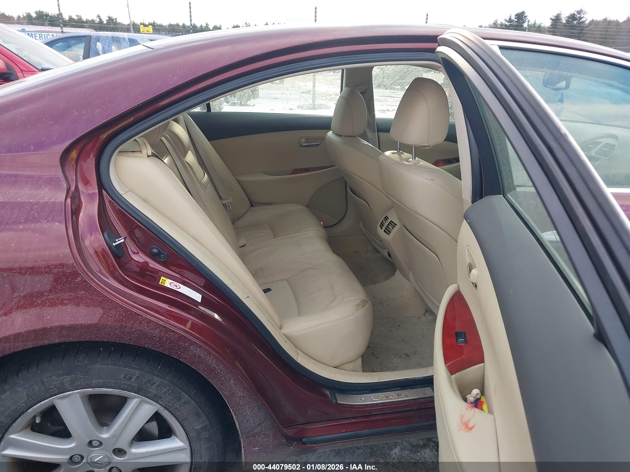 LEXUS ES image 8