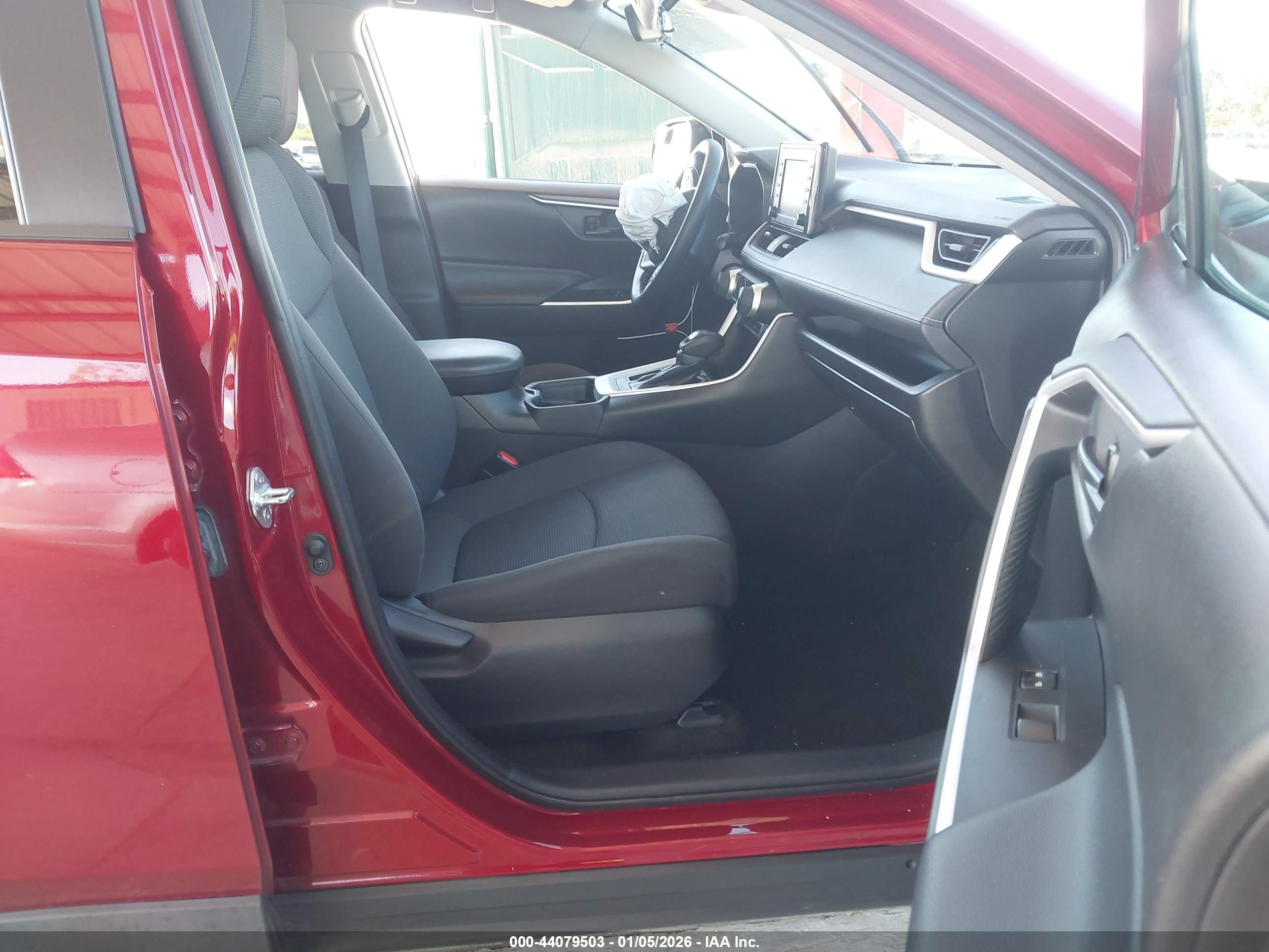 TOYOTA RAV4 image 5