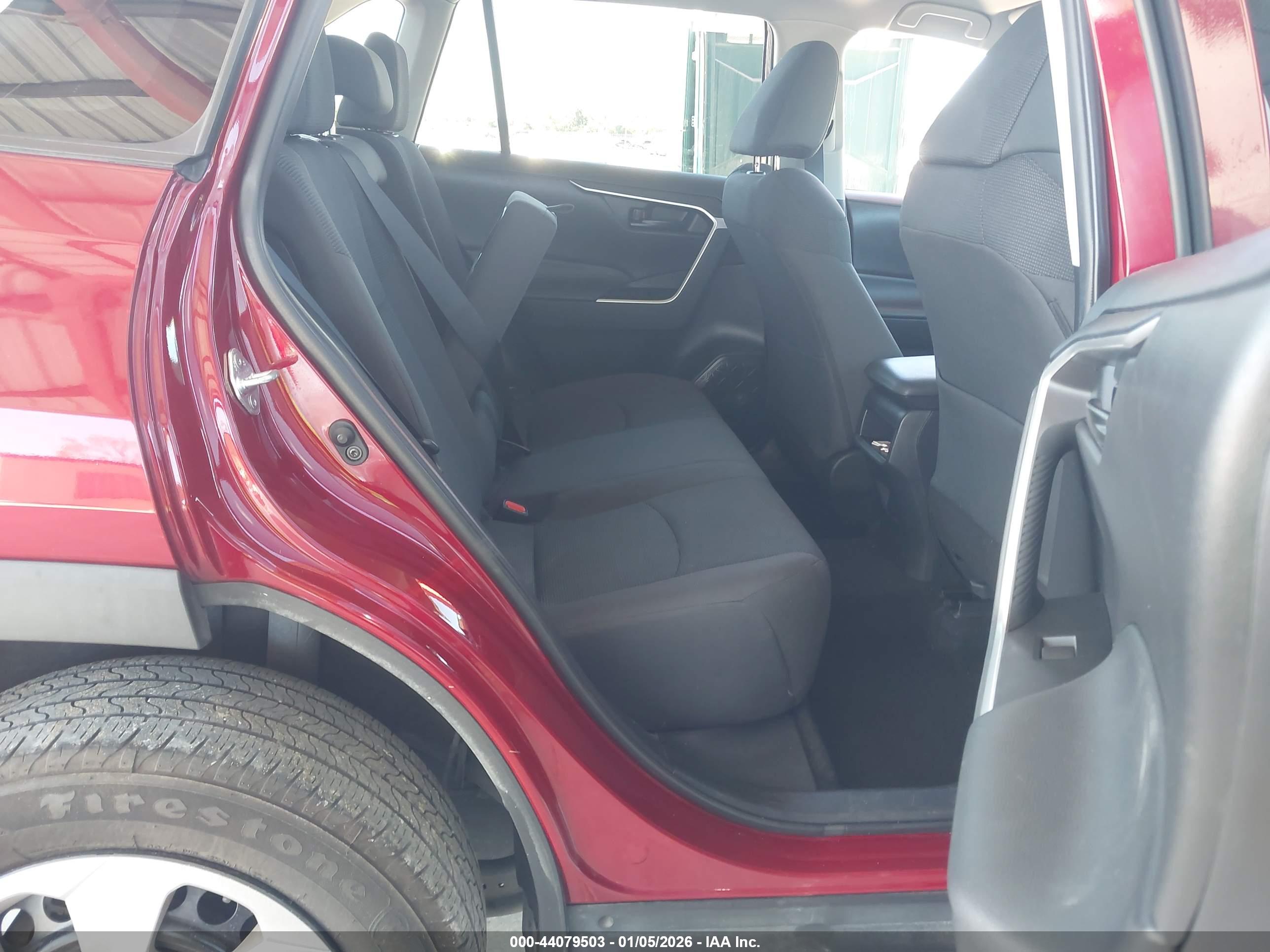TOYOTA RAV4 image 8