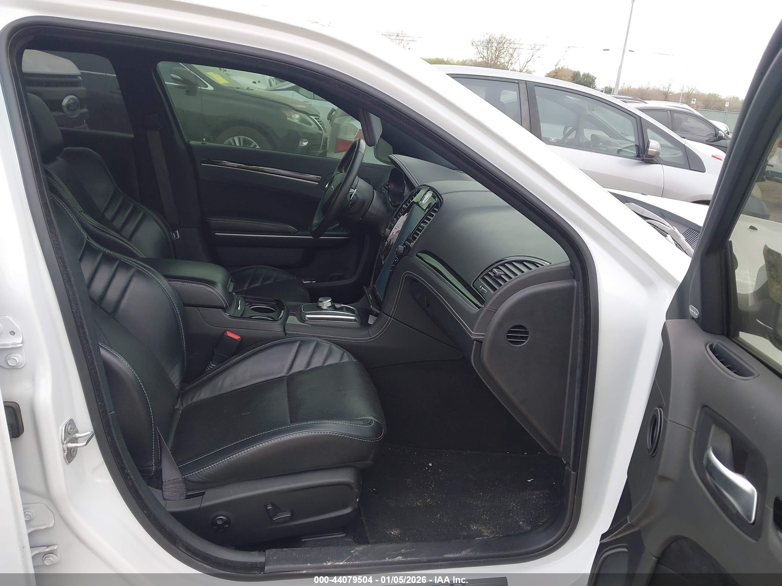 CHRYSLER 300 image 5
