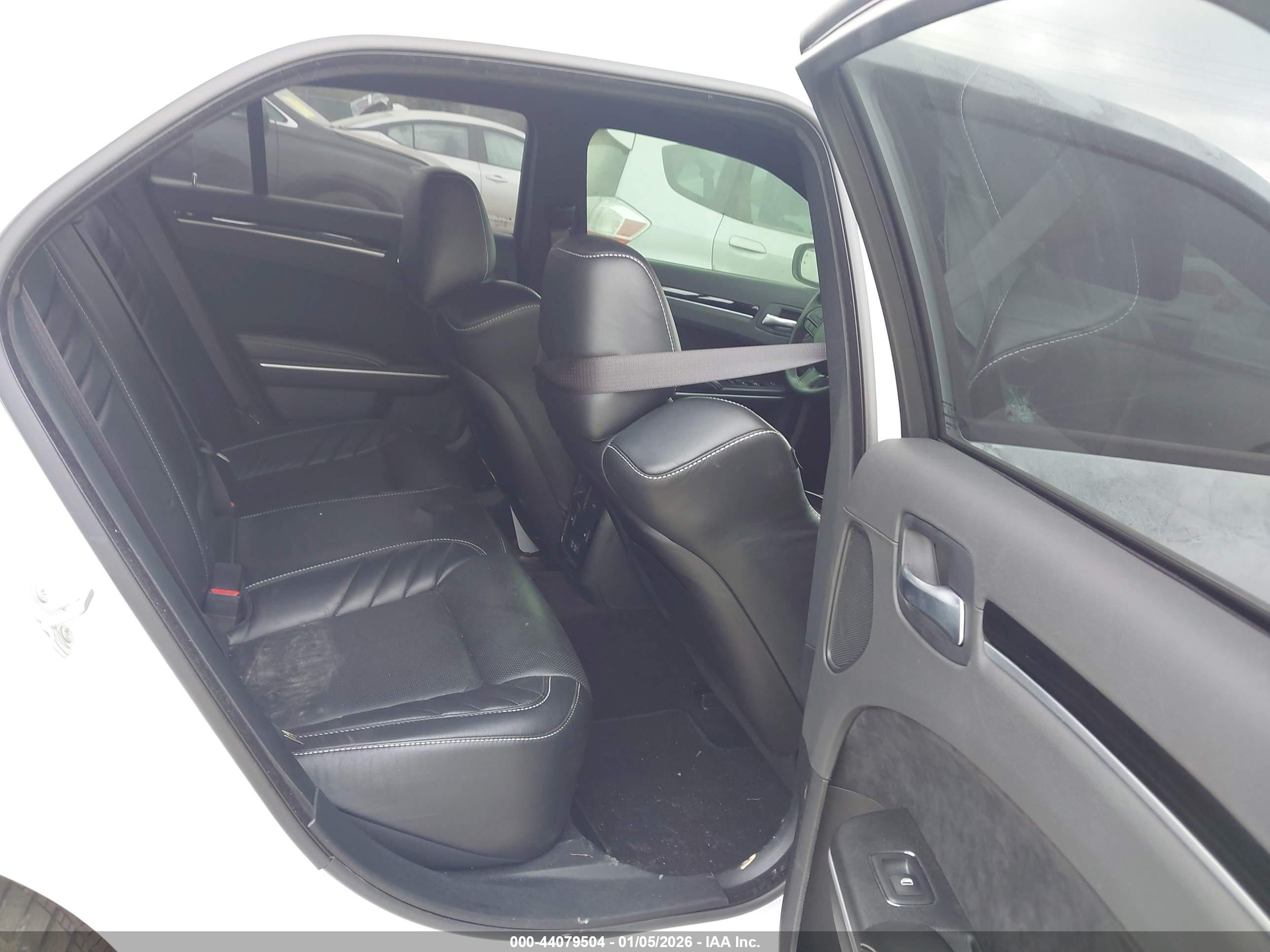 CHRYSLER 300 image 8