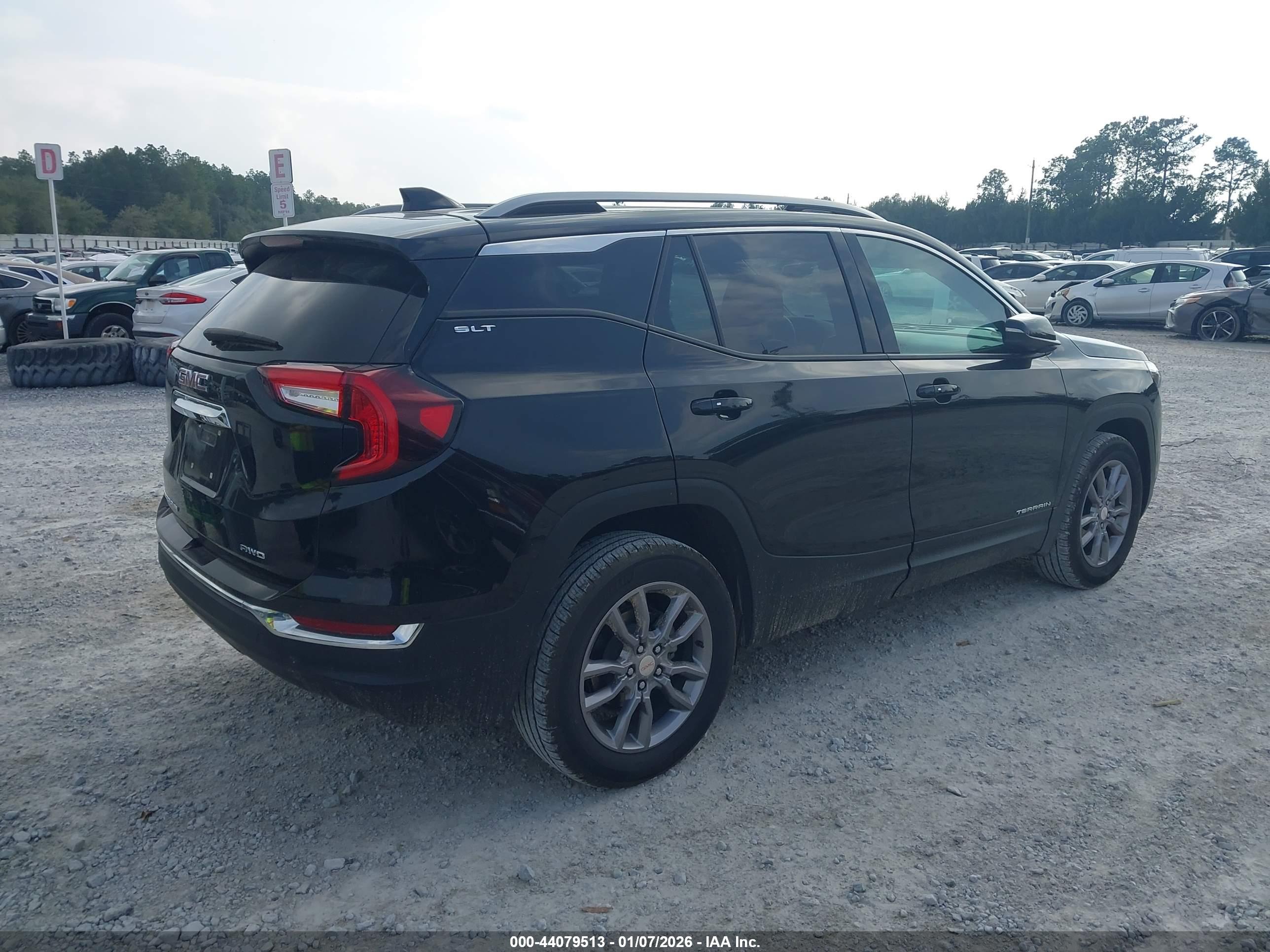 GMC TERRAIN image 4