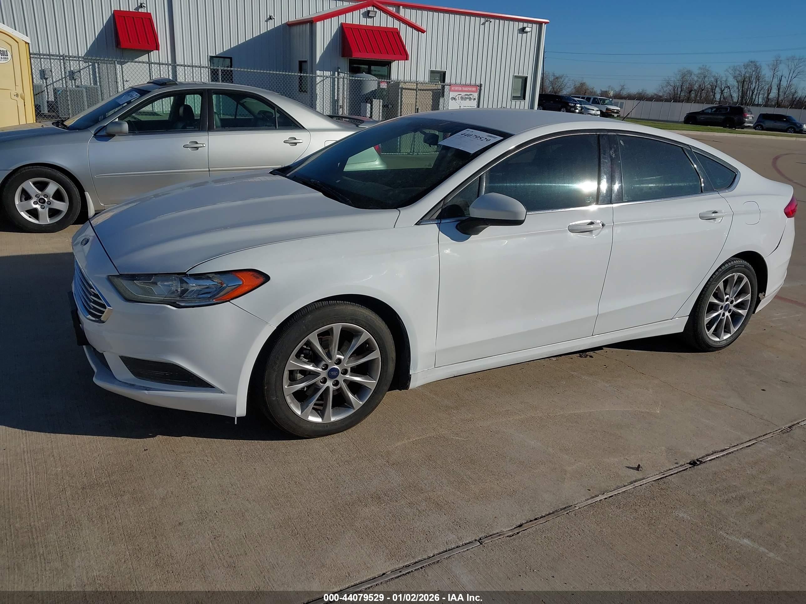 FORD FUSION image 2