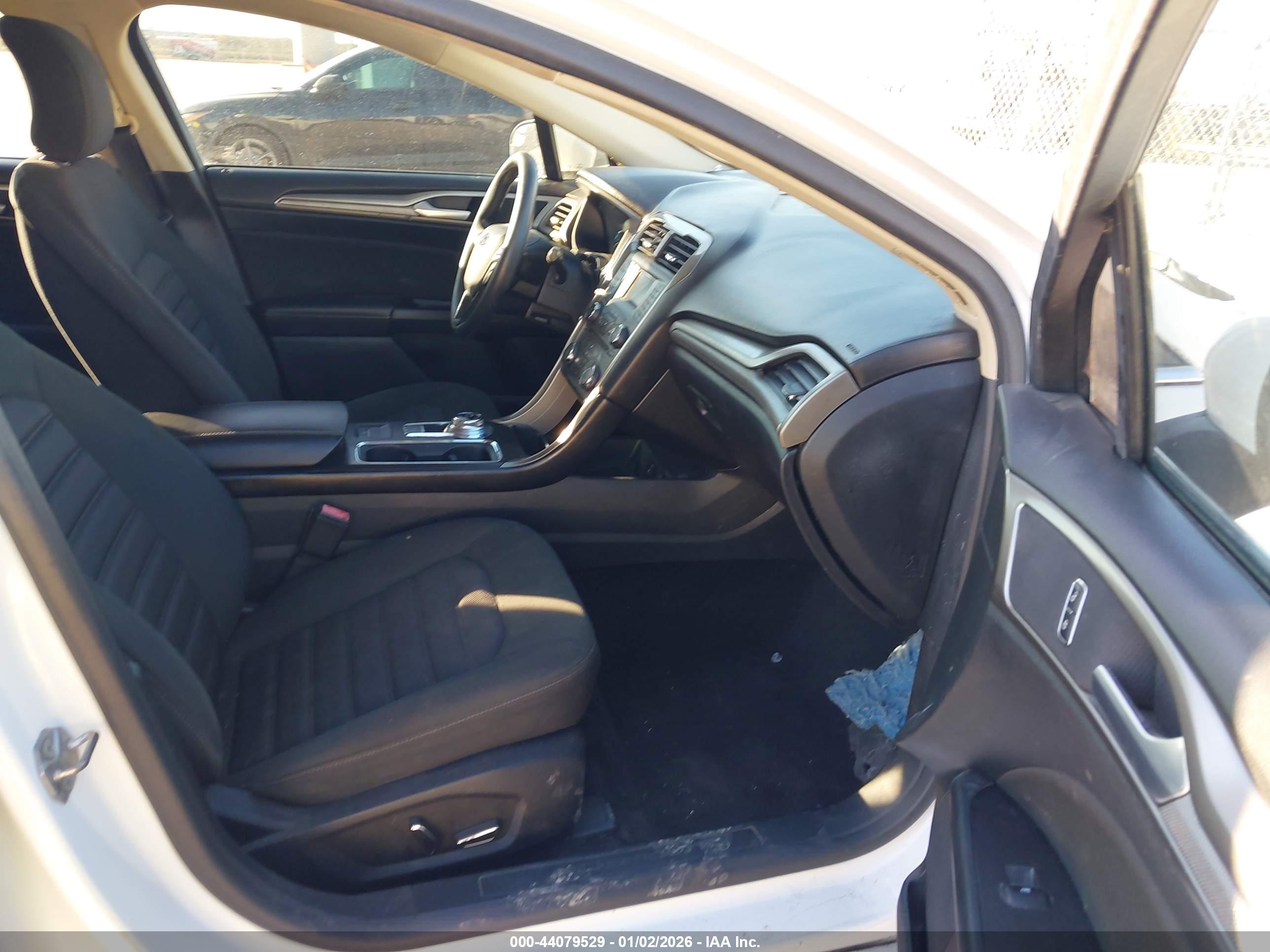 FORD FUSION image 5