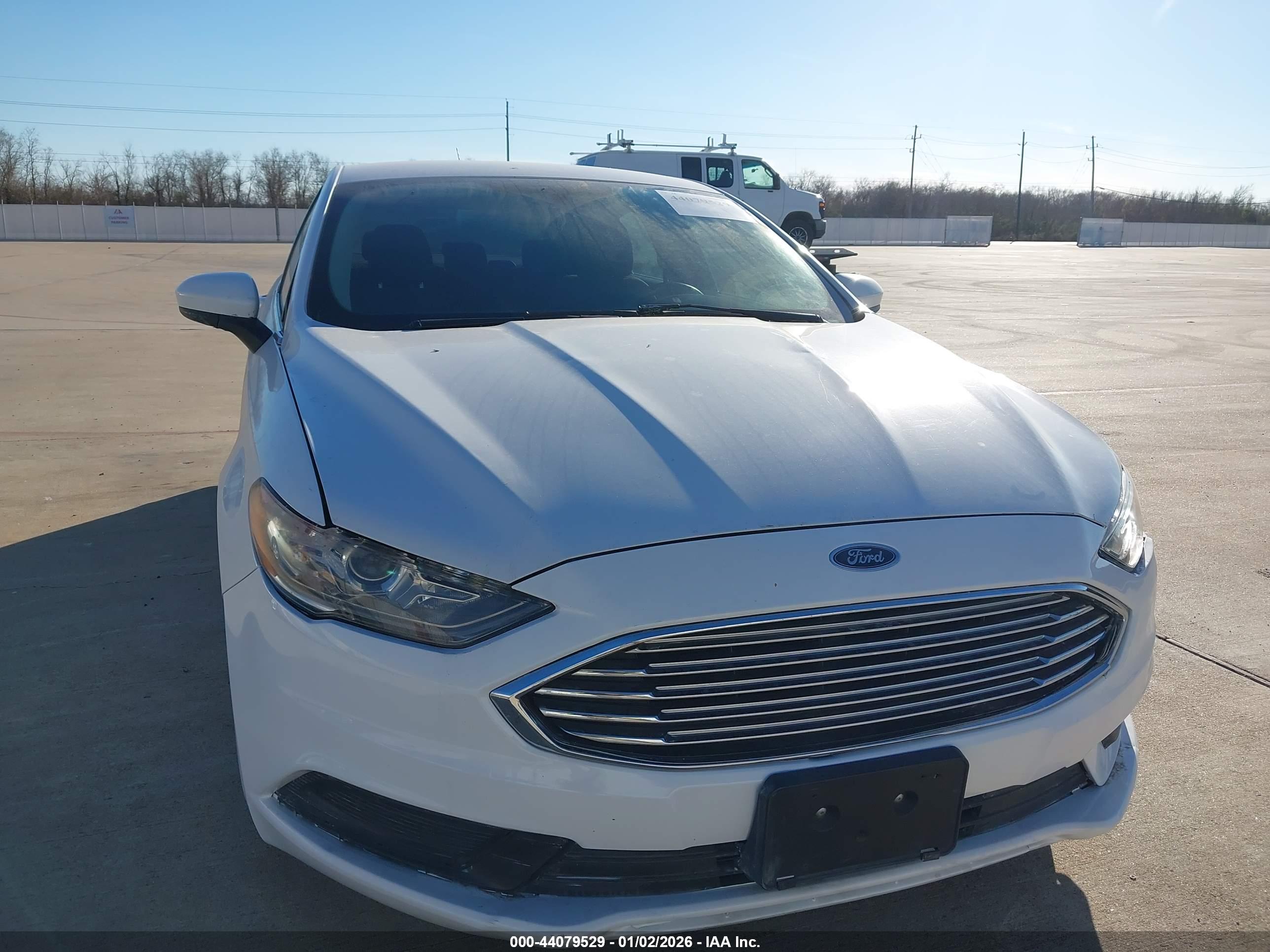 FORD FUSION image 6
