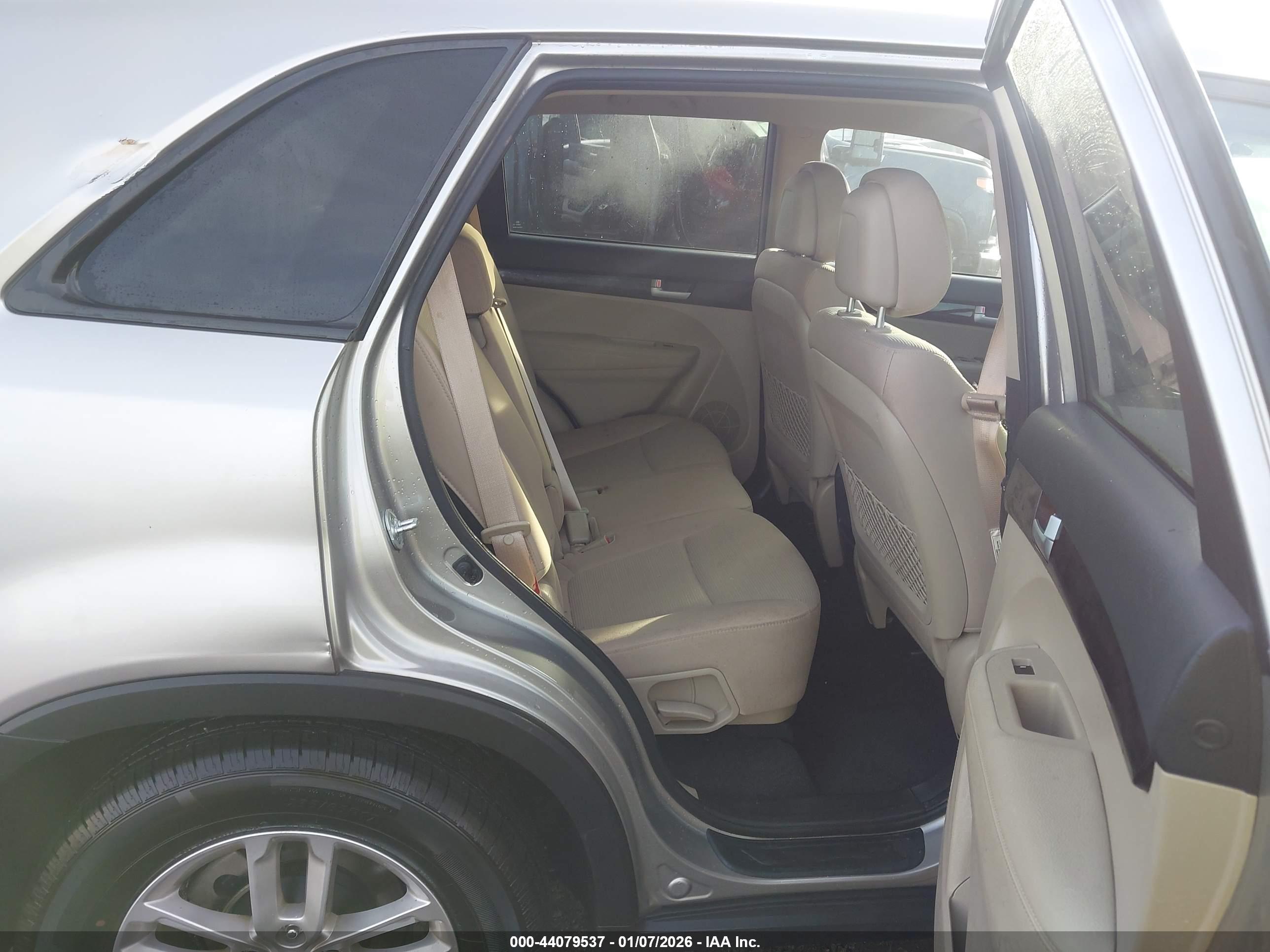 KIA SORENTO image 8