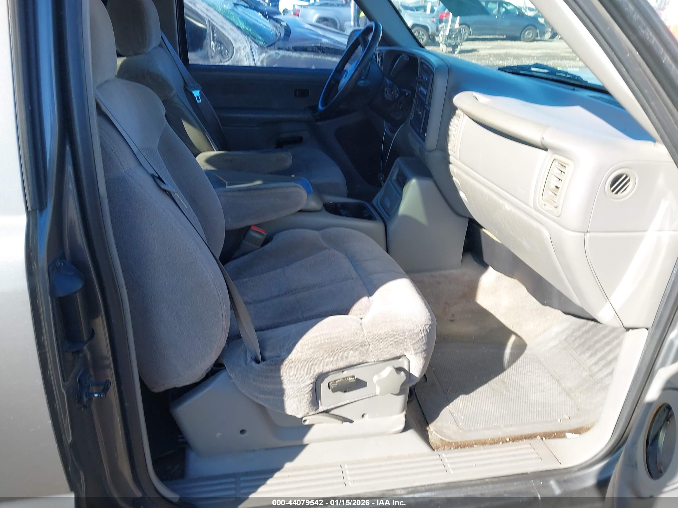 CHEVROLET SILVERADO image 5