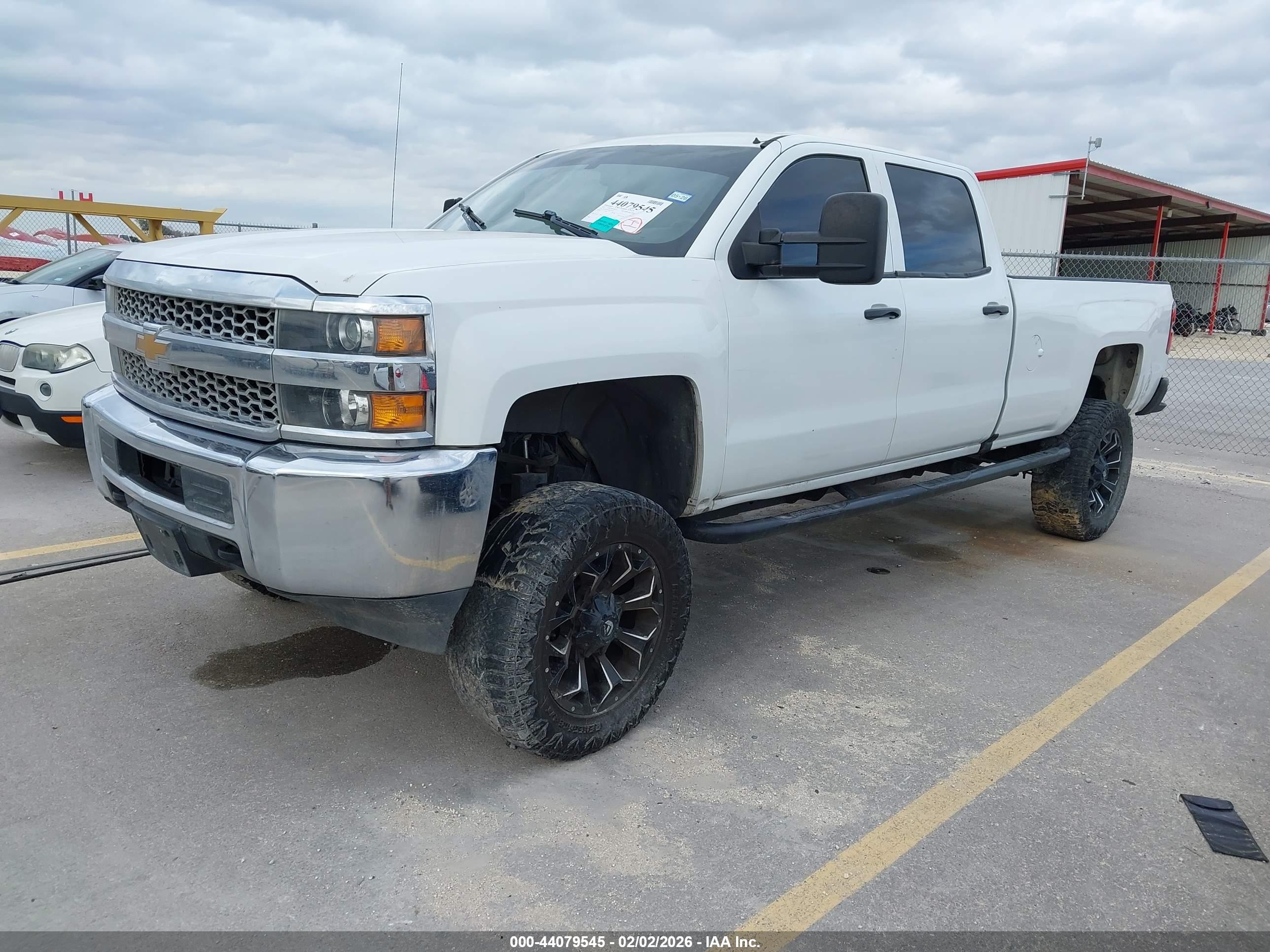 CHEVROLET SILVERADO image 2