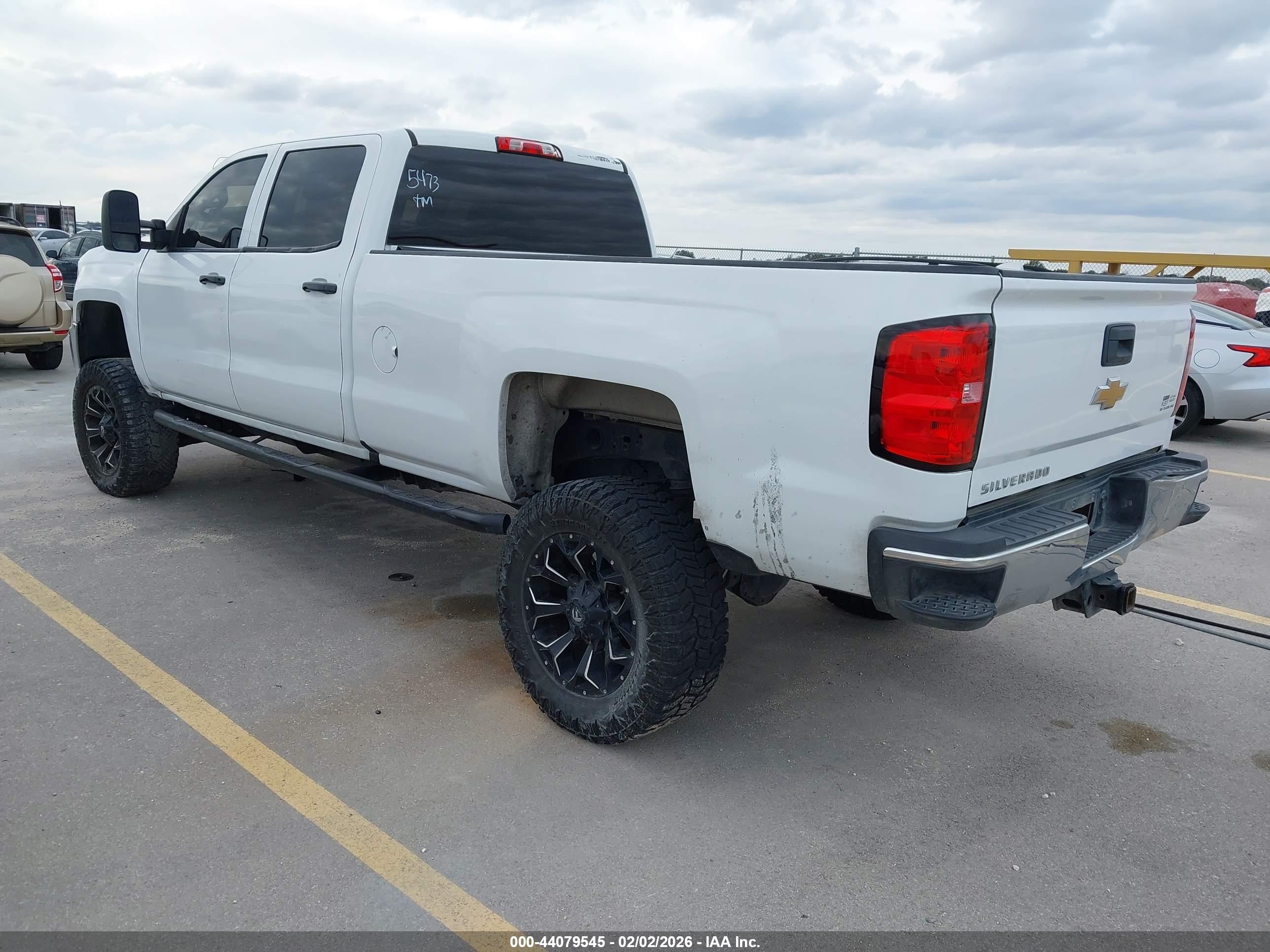 CHEVROLET SILVERADO image 3
