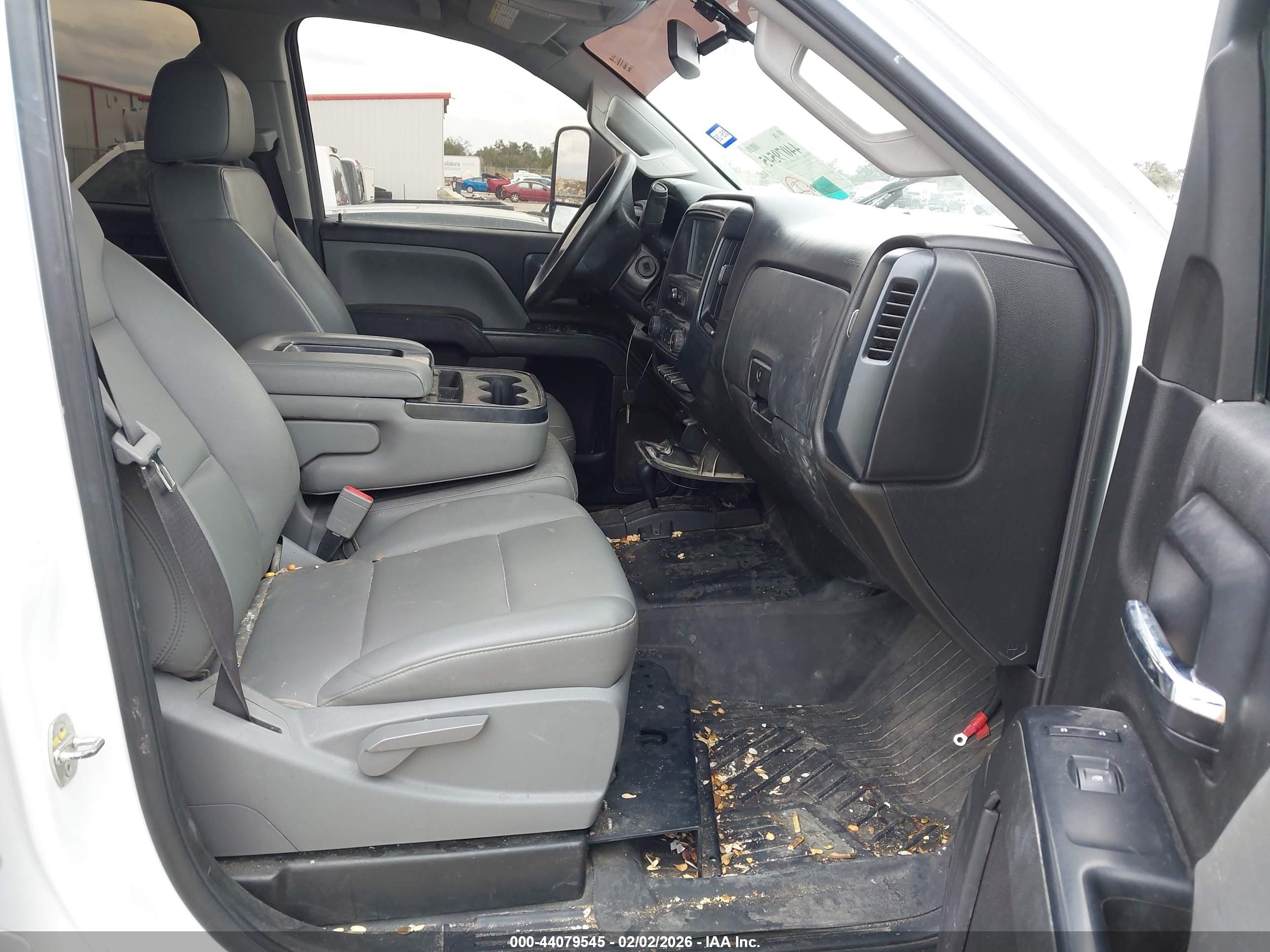 CHEVROLET SILVERADO image 5