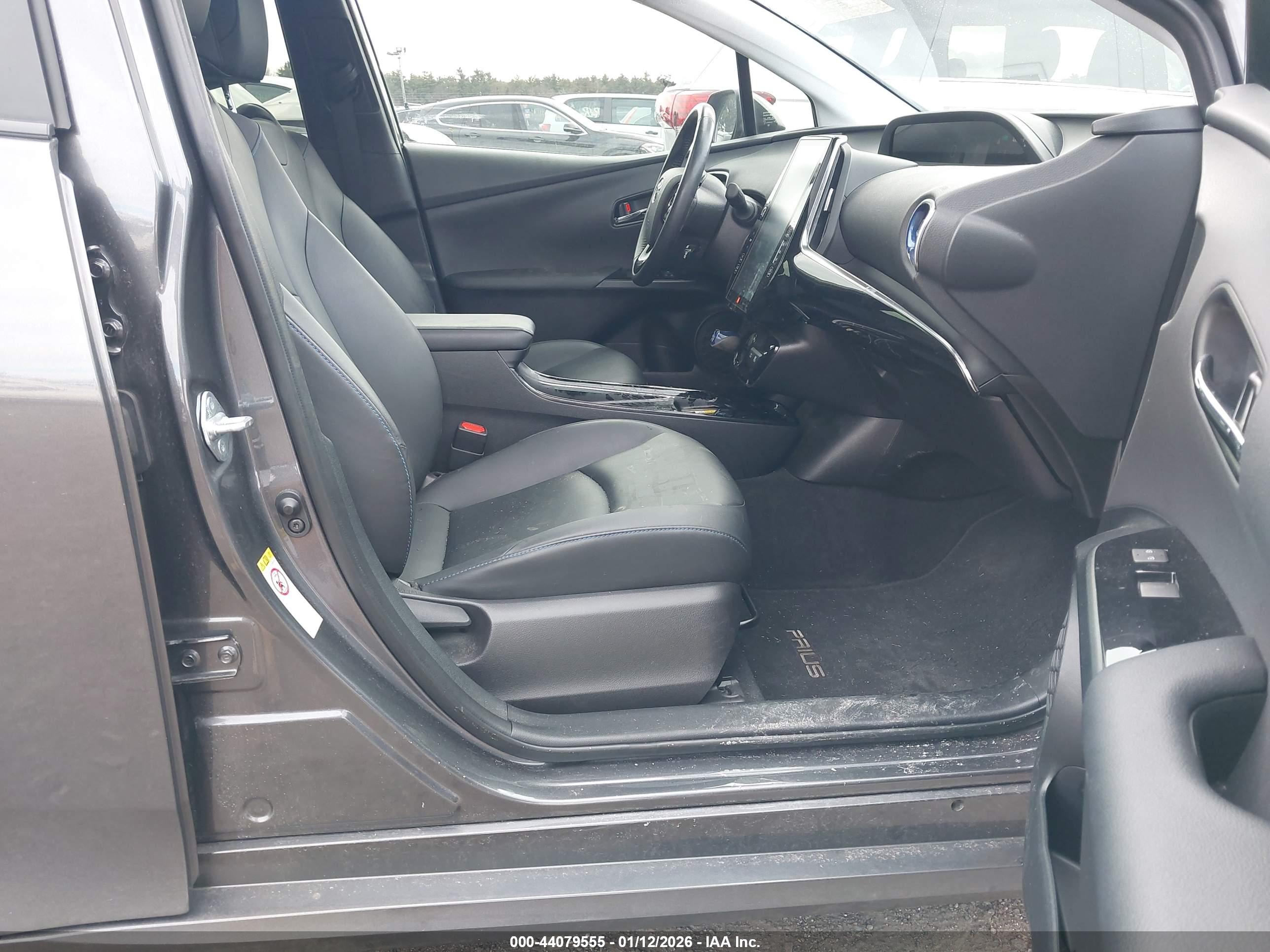 TOYOTA PRIUS image 5