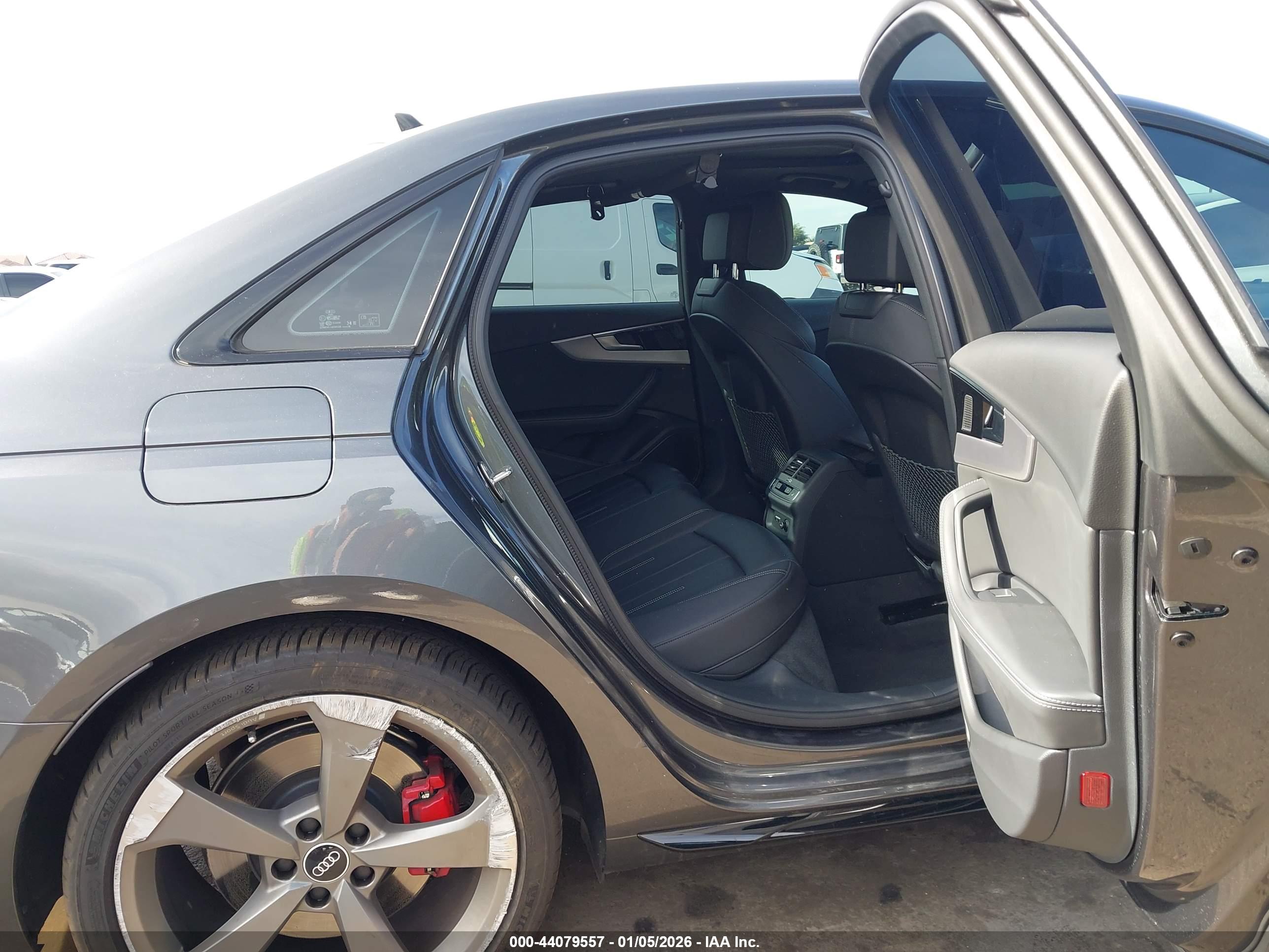 AUDI A4 image 8