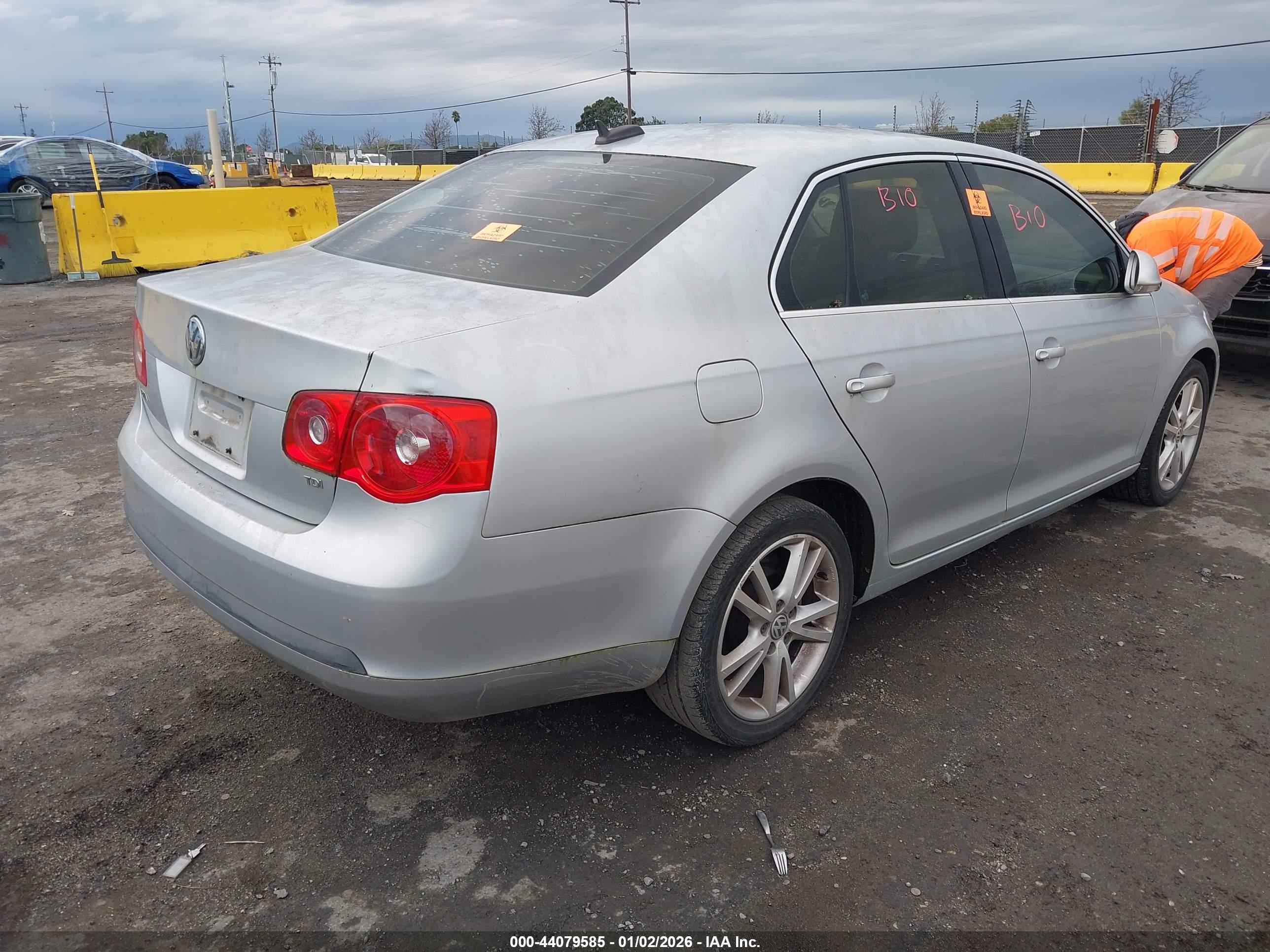 VOLKSWAGEN JETTA image 4