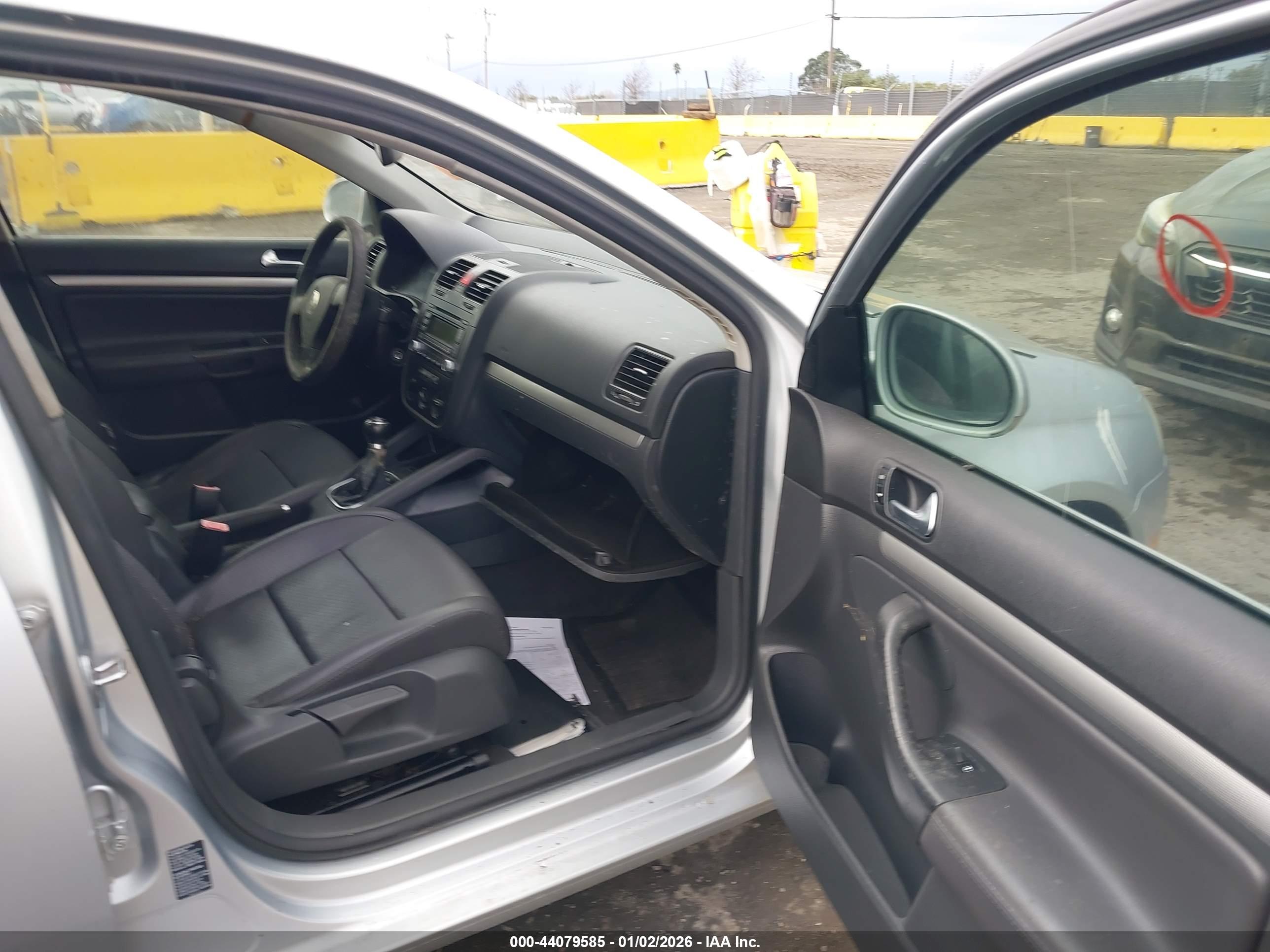 VOLKSWAGEN JETTA image 5