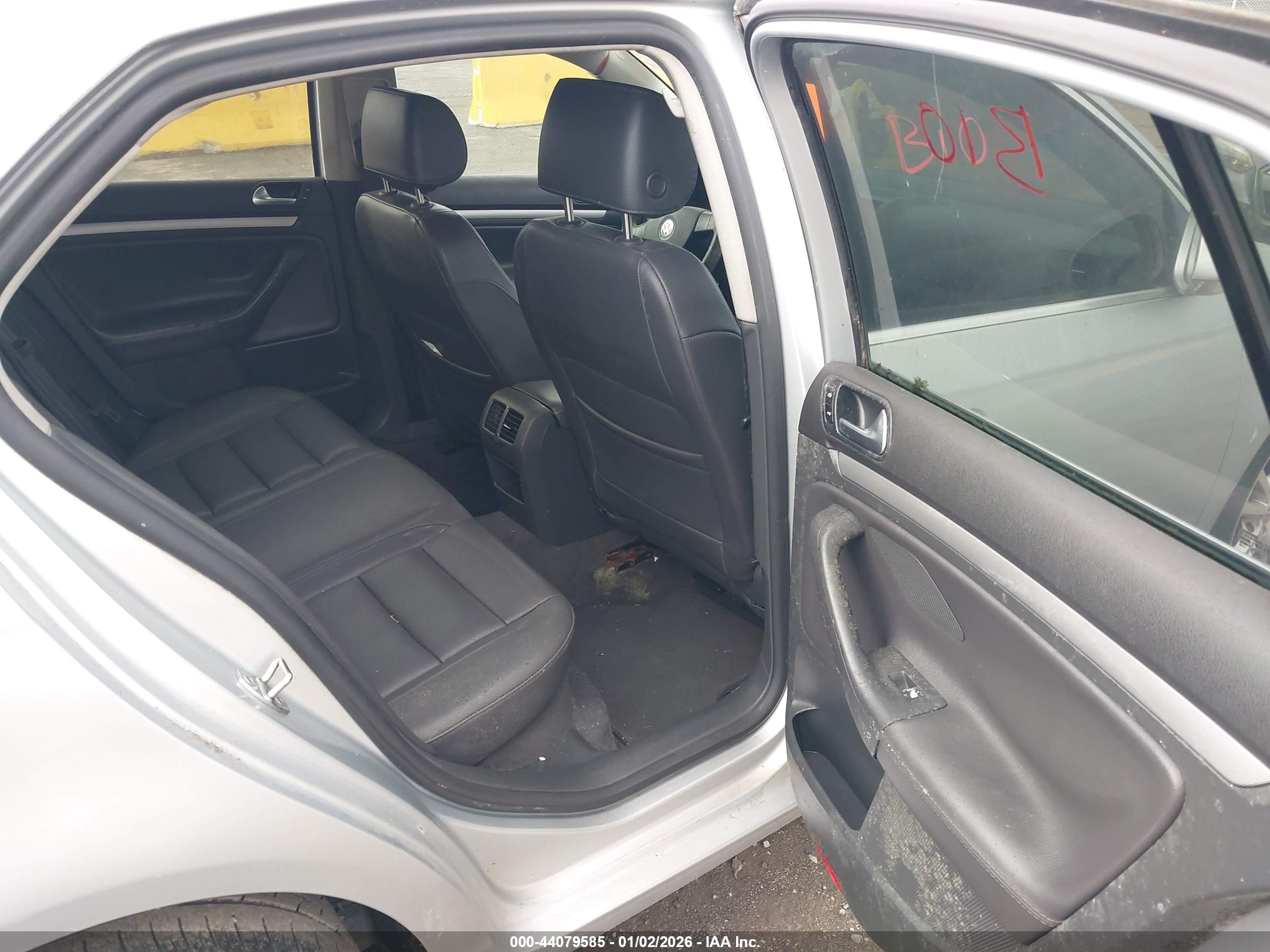 VOLKSWAGEN JETTA image 8